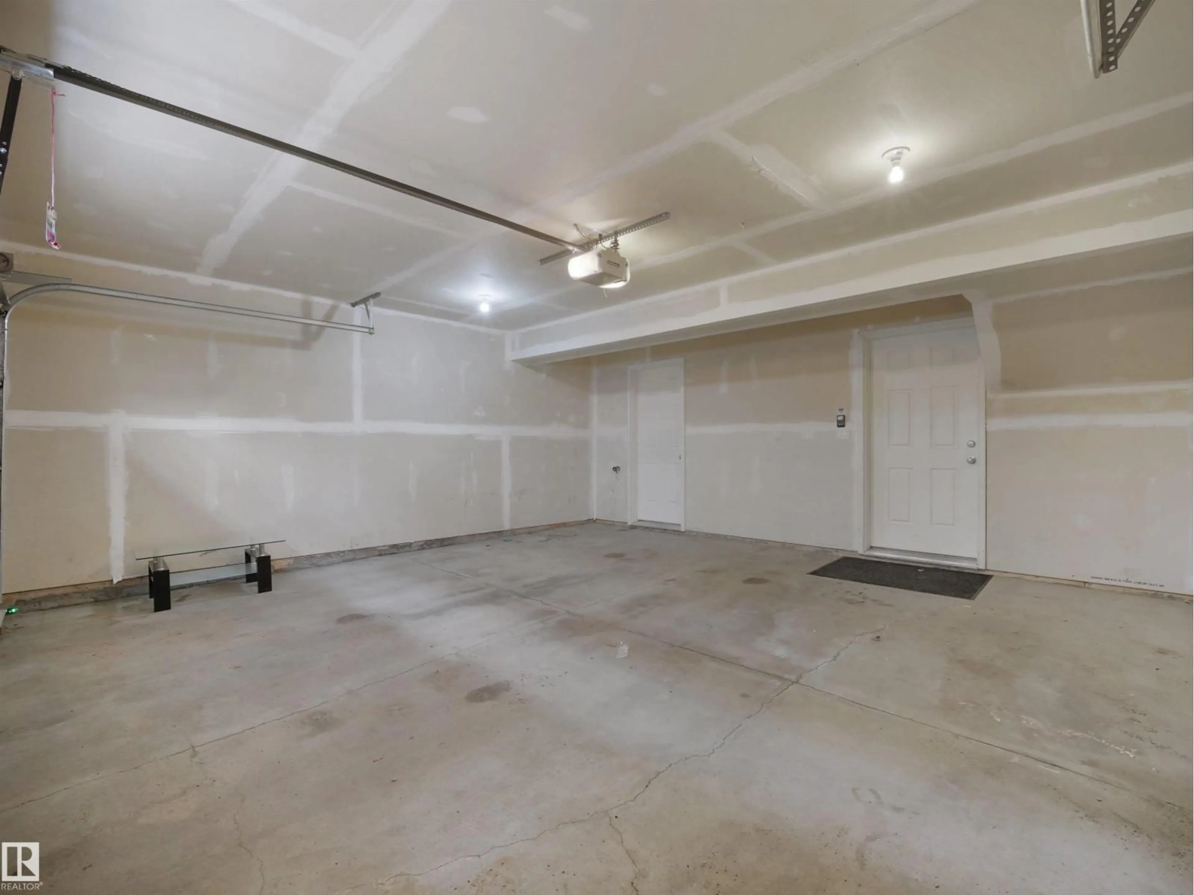 Indoor garage for #40 - 2003 RABBIT HILL RD, Edmonton Alberta T6R0R7