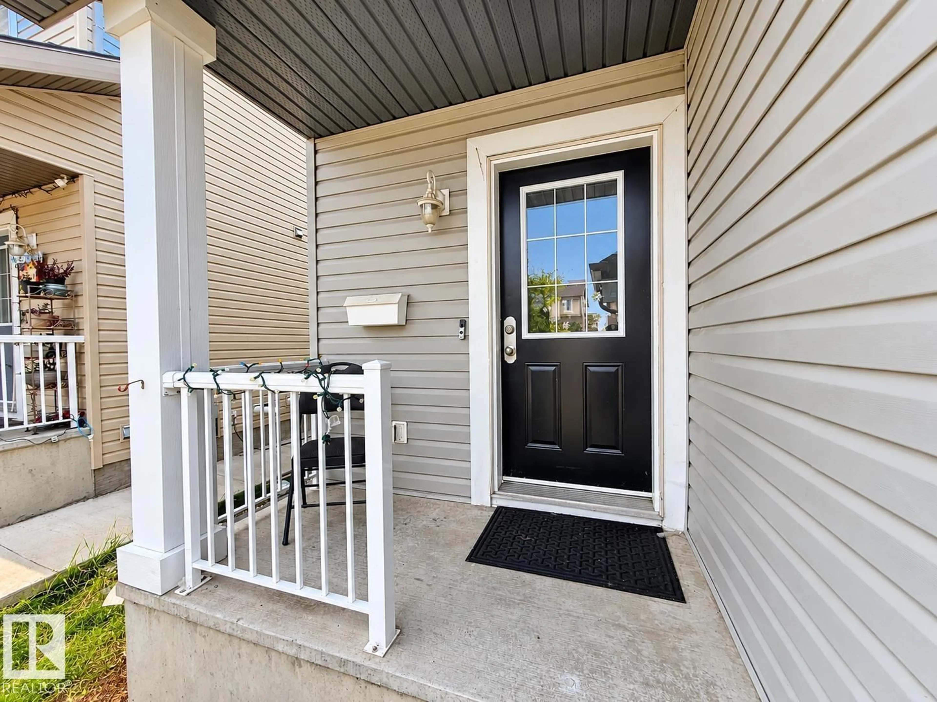 Indoor entryway for 2829 18A AV, Edmonton Alberta T6T0N8