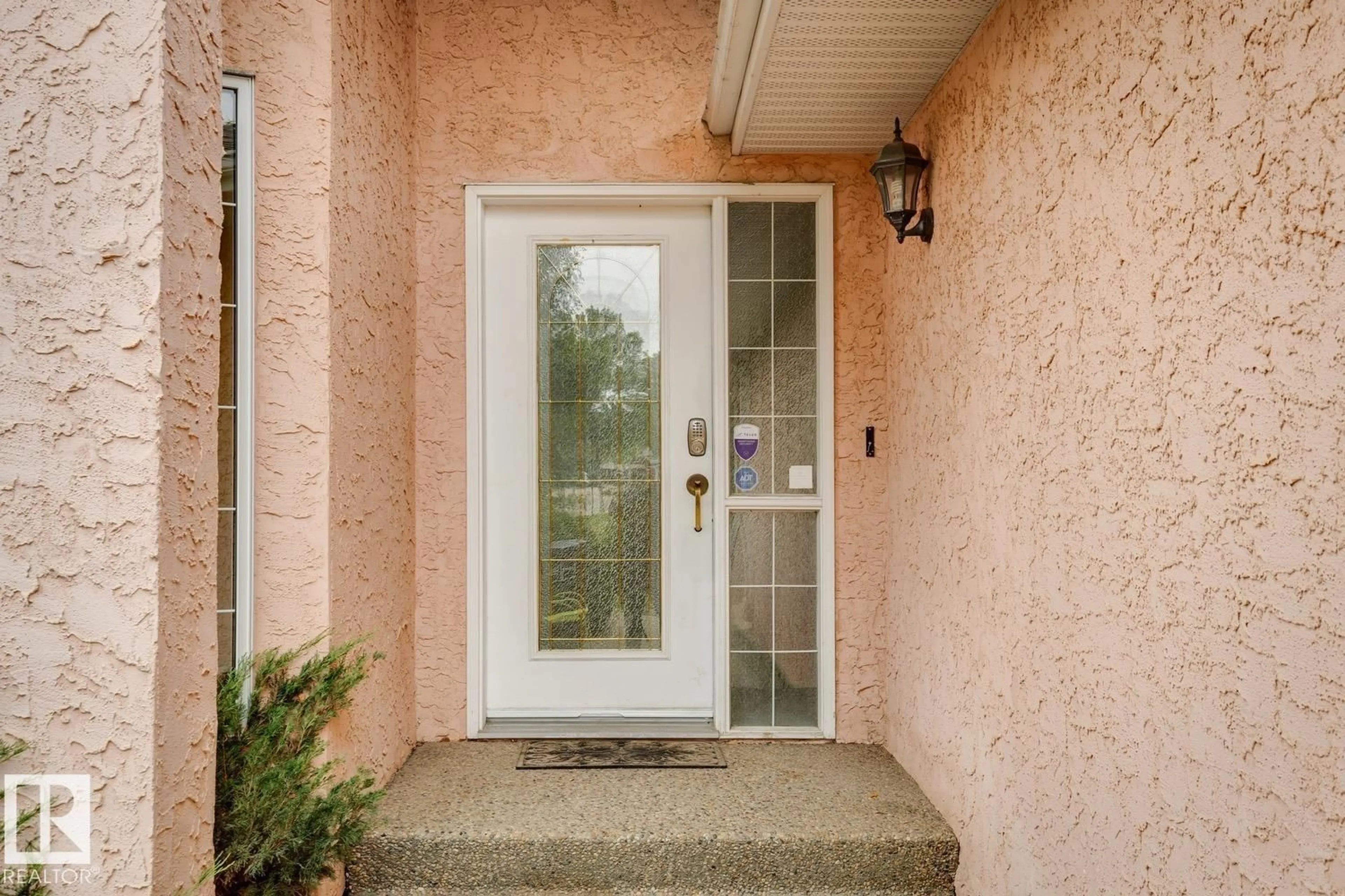Indoor entryway for 1190 POTTER GREENS DR, Edmonton Alberta T5T5Y5