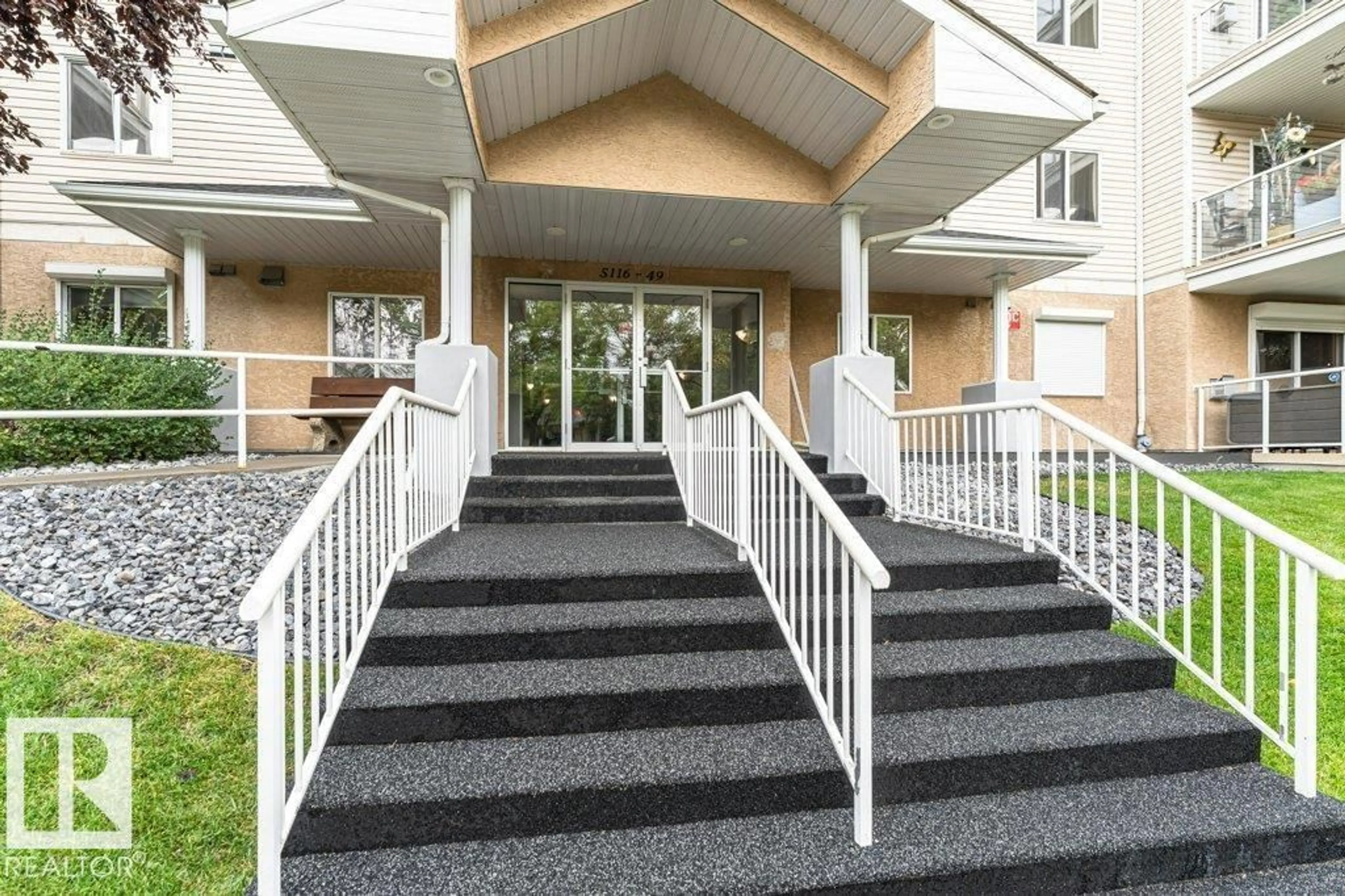 Indoor foyer for #304 - 5116 49 AV, Leduc Alberta T9E8K1