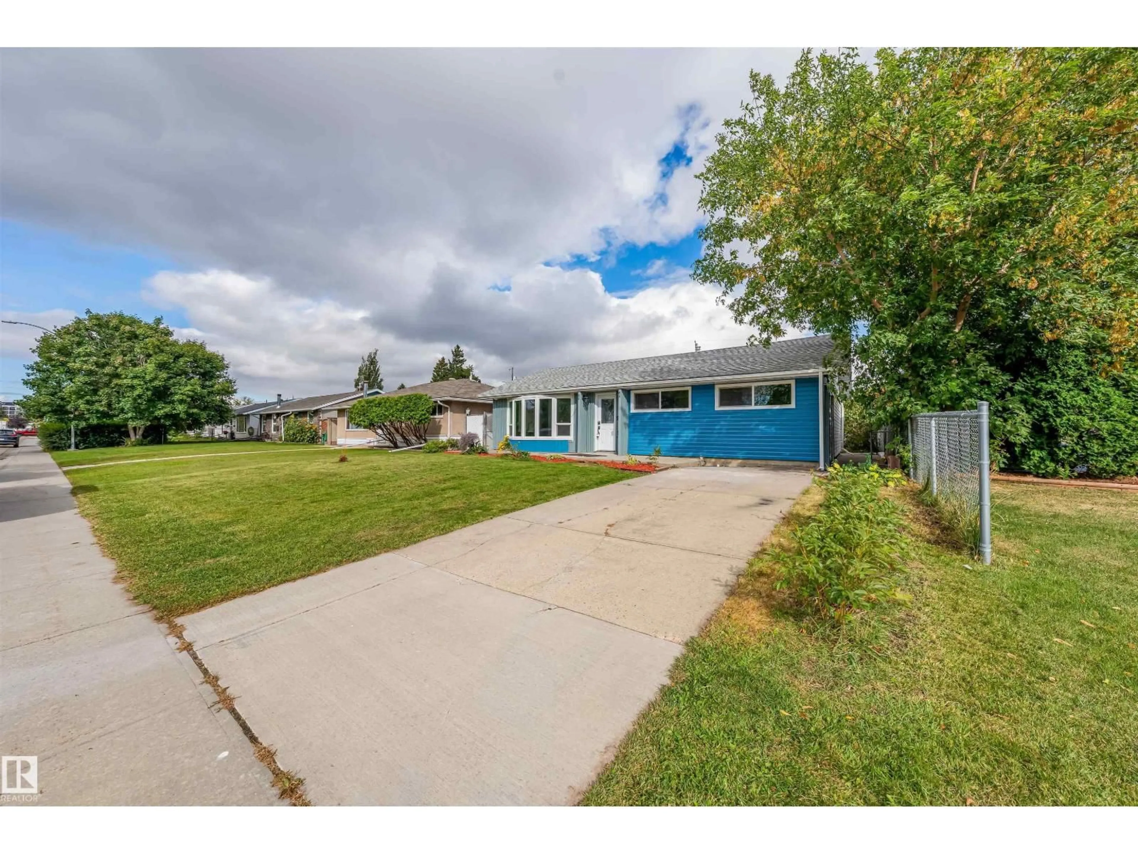 A pic from outside/outdoor area/front of a property/back of a property/a pic from drone, street for NW - 13423 112 ST, Edmonton Alberta T5E5A3