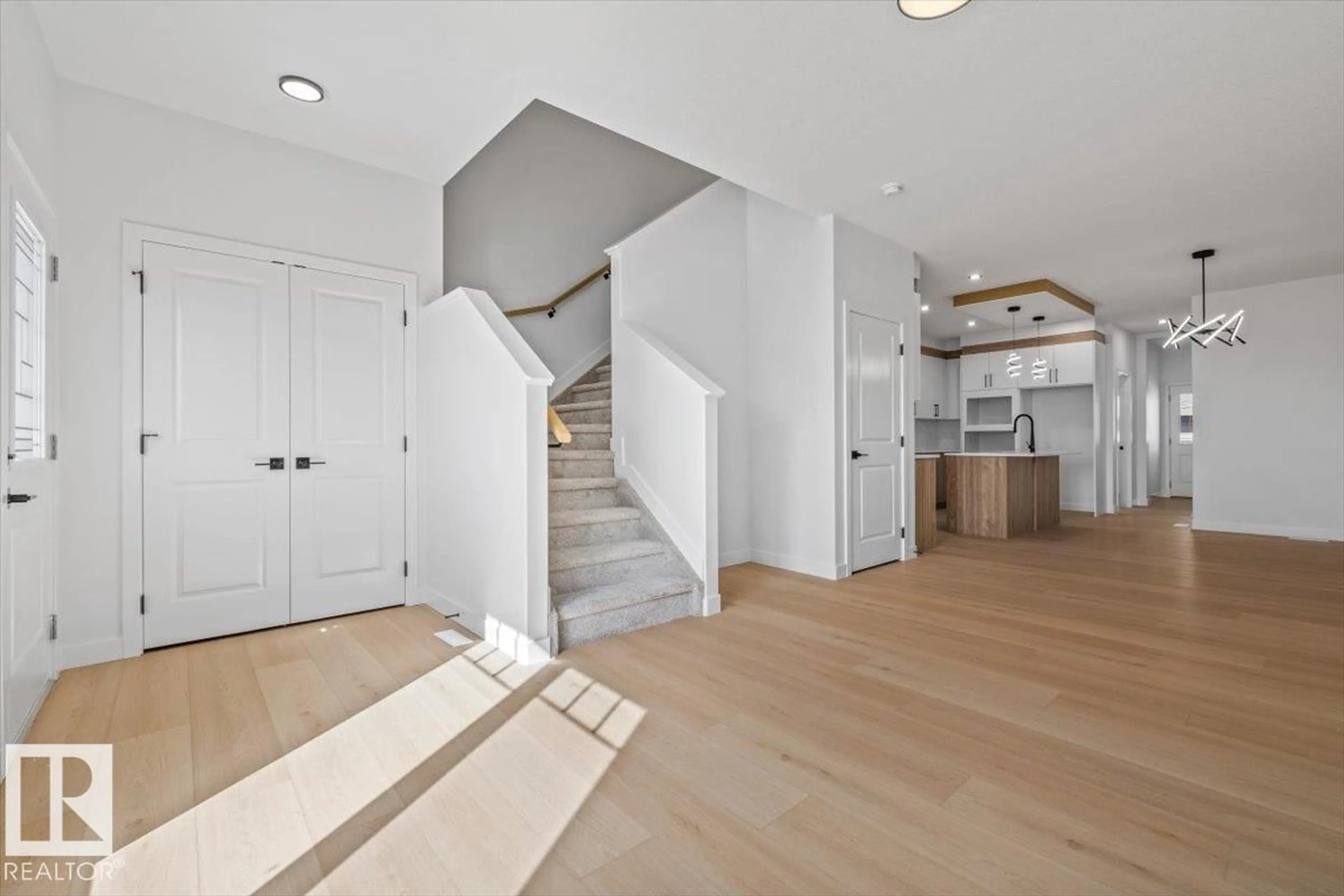 Indoor entryway for 66 JUNIPER WD, Fort Saskatchewan Alberta T8L3S4