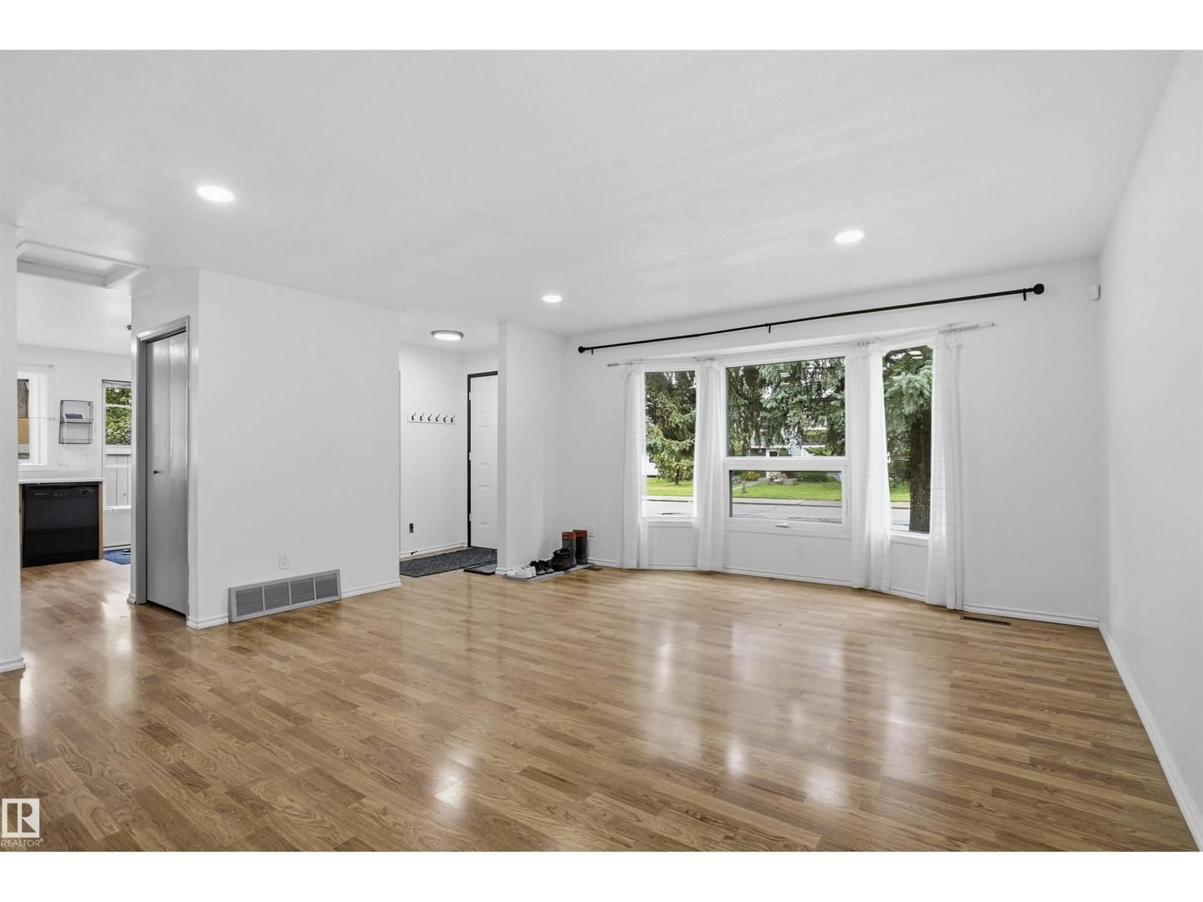 A pic of a room for 3803 12 AV, Edmonton Alberta T6L4A9