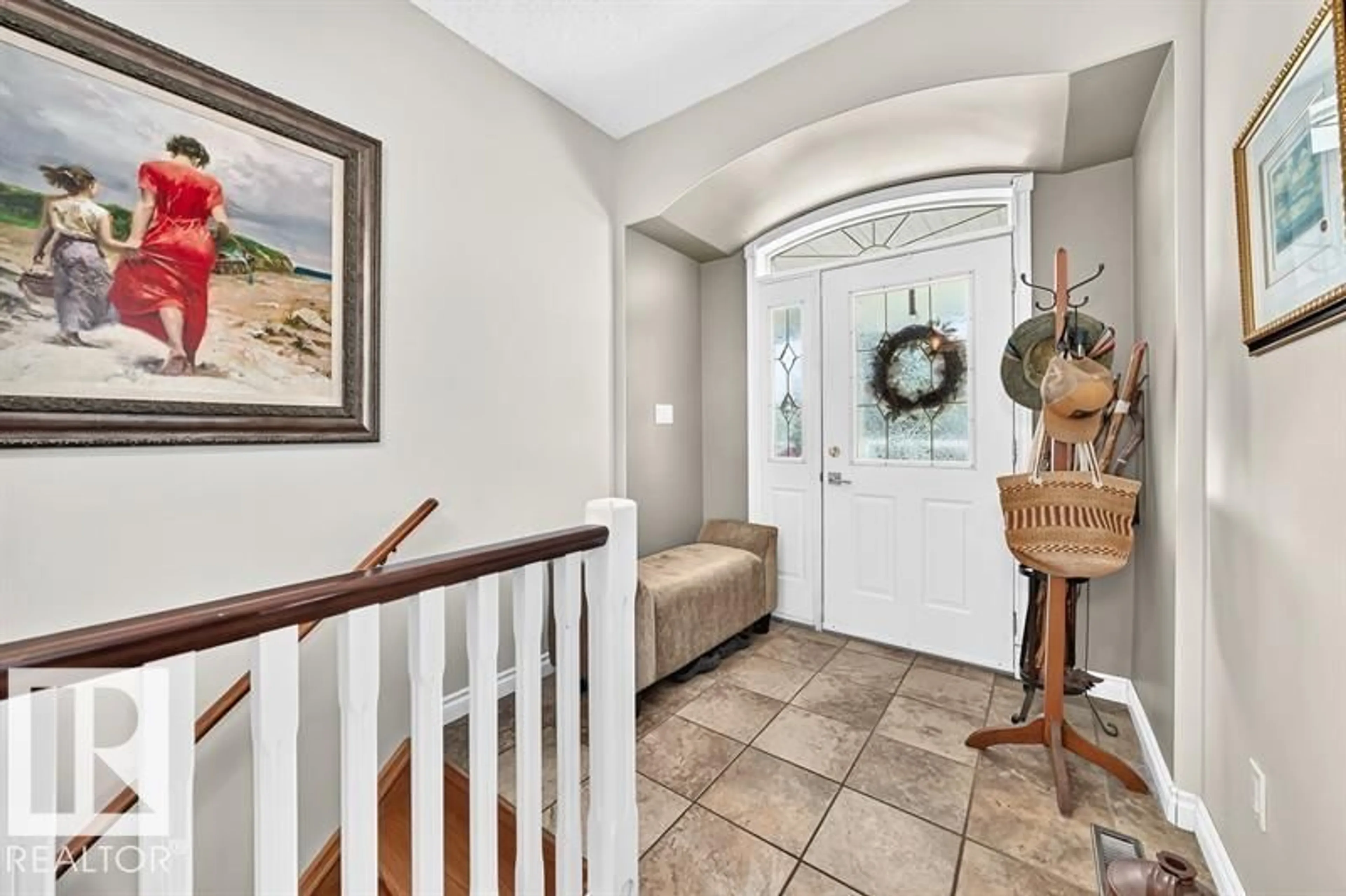 Indoor entryway for 9802 102 ST, Morinville Alberta T8R1E7