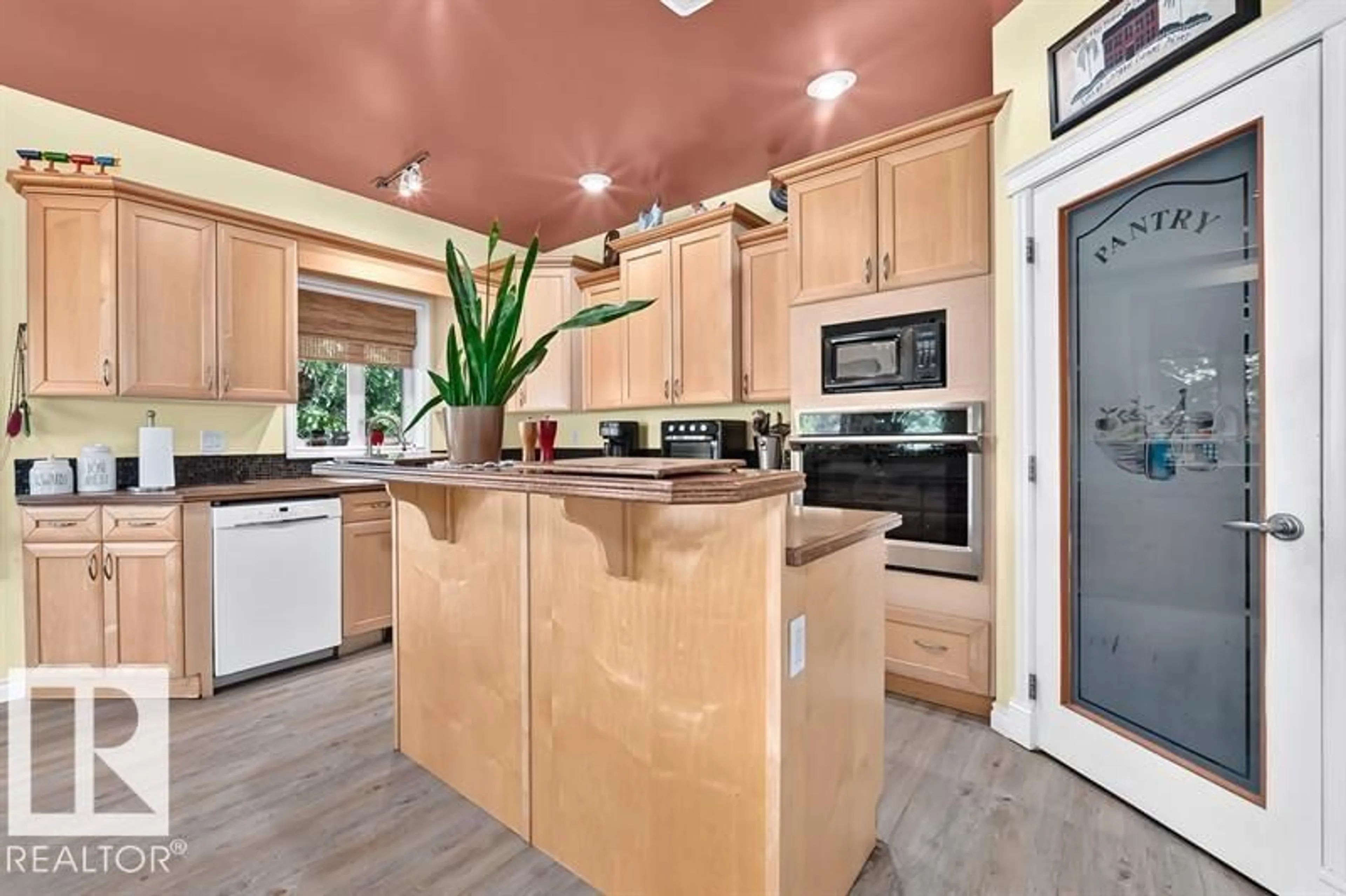 Open concept kitchen, unknown for 9802 102 ST, Morinville Alberta T8R1E7