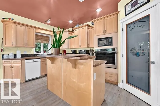 9802 102 ST, Morinville 3