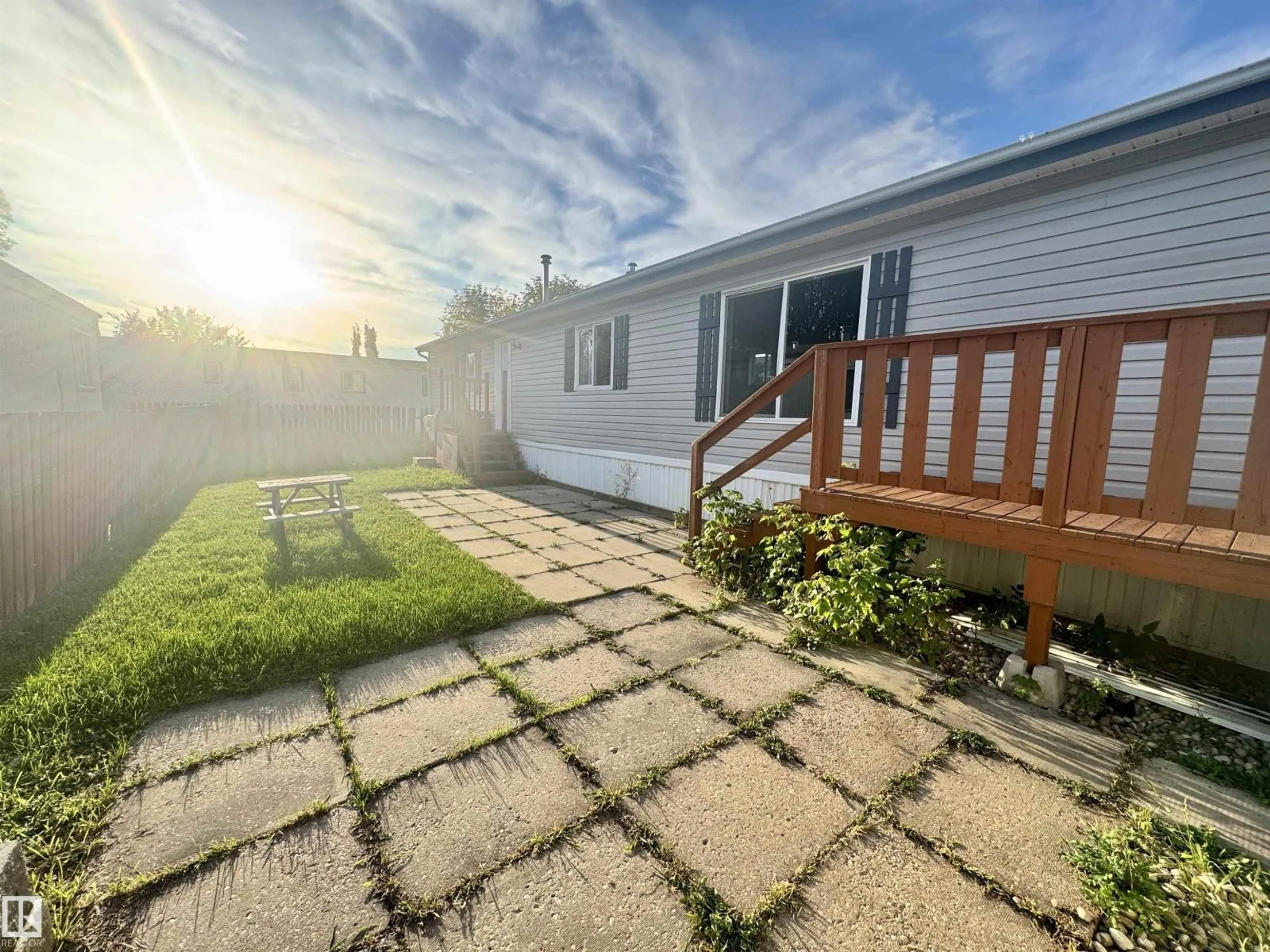 A pic from outside/outdoor area/front of a property/back of a property/a pic from drone, street for 2508 WEST PORT RD, Edmonton Alberta T5S1T5