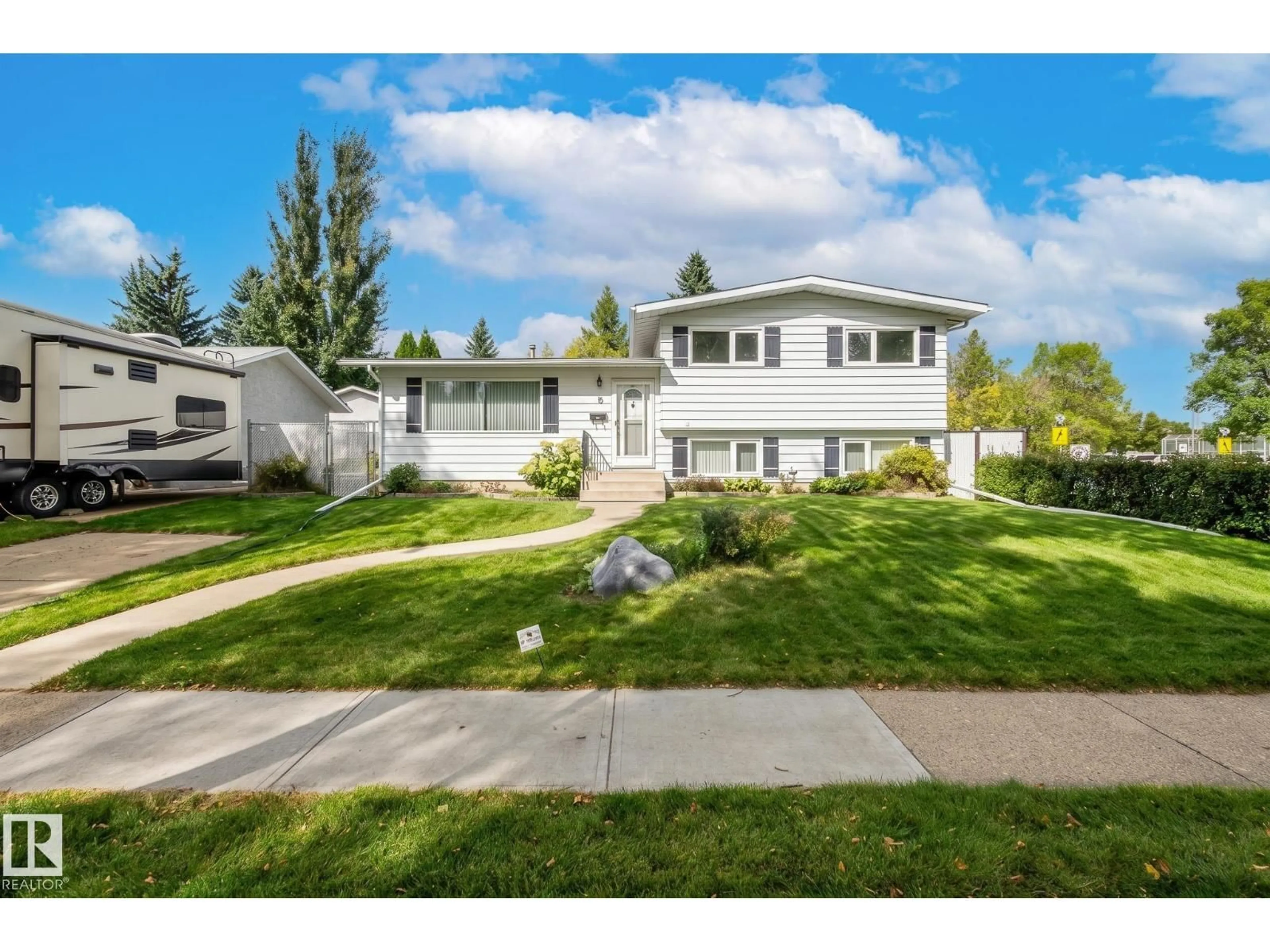 Home with vinyl exterior material, street for 2 LESTER CR, St. Albert Alberta T8N2C1