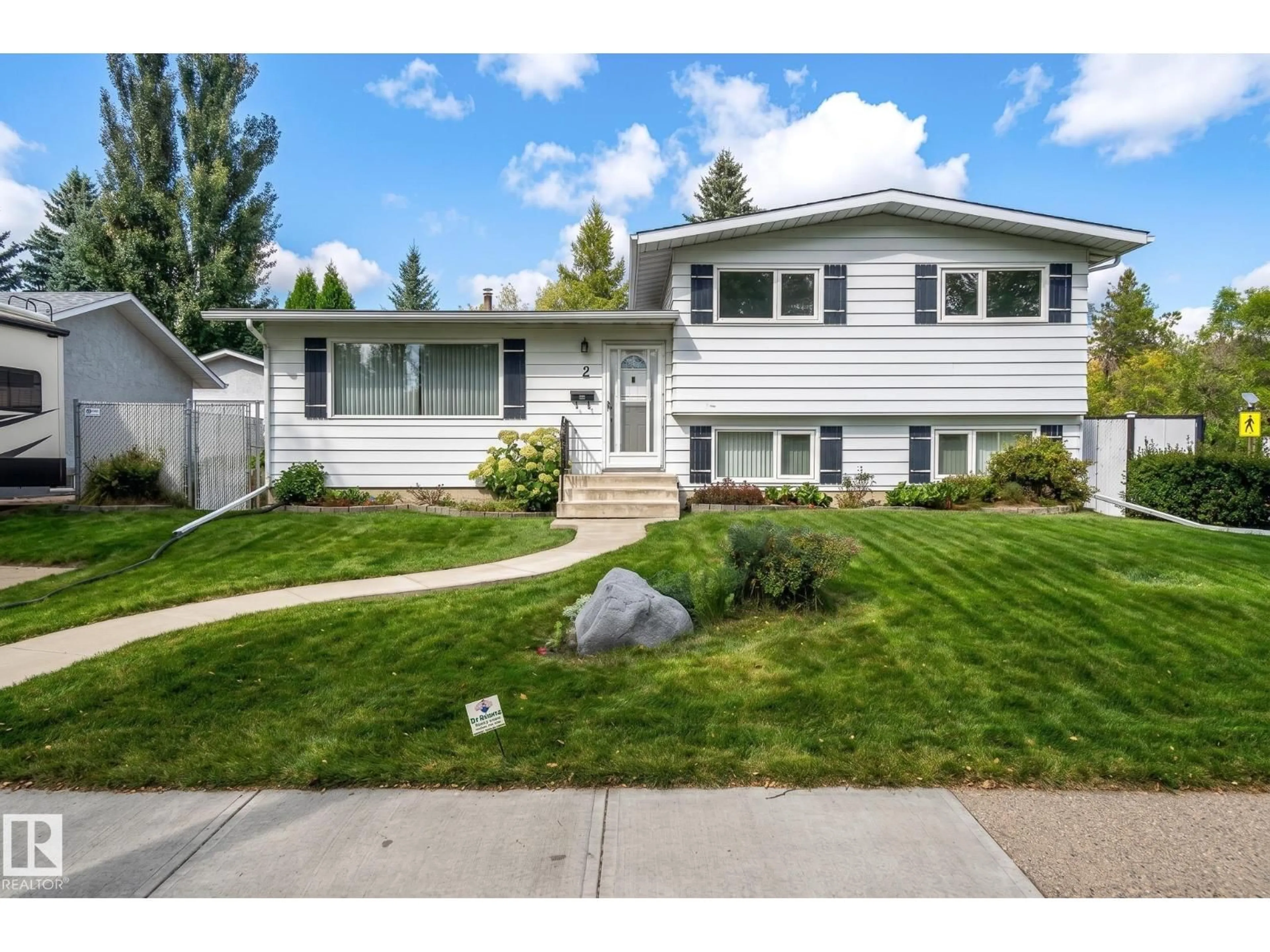 Home with vinyl exterior material, street for 2 LESTER CR, St. Albert Alberta T8N2C1