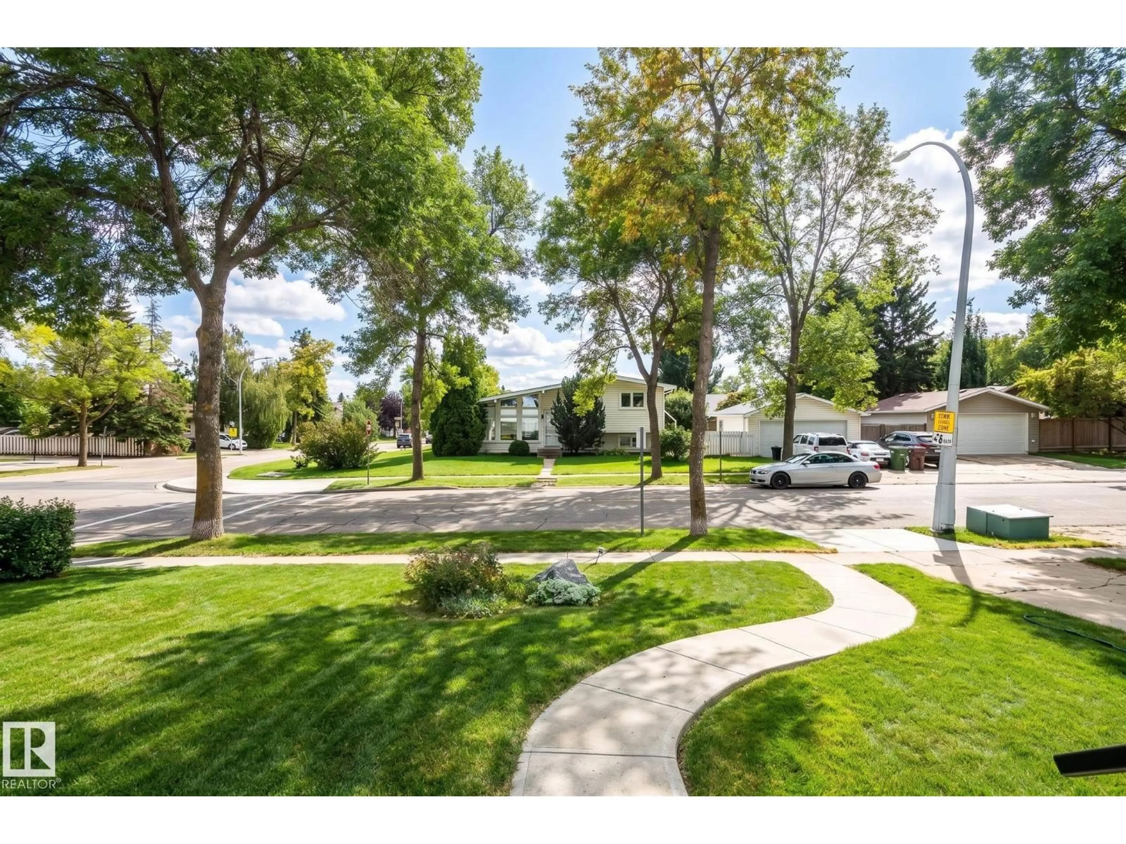 A pic from outside/outdoor area/front of a property/back of a property/a pic from drone, street for 2 LESTER CR, St. Albert Alberta T8N2C1