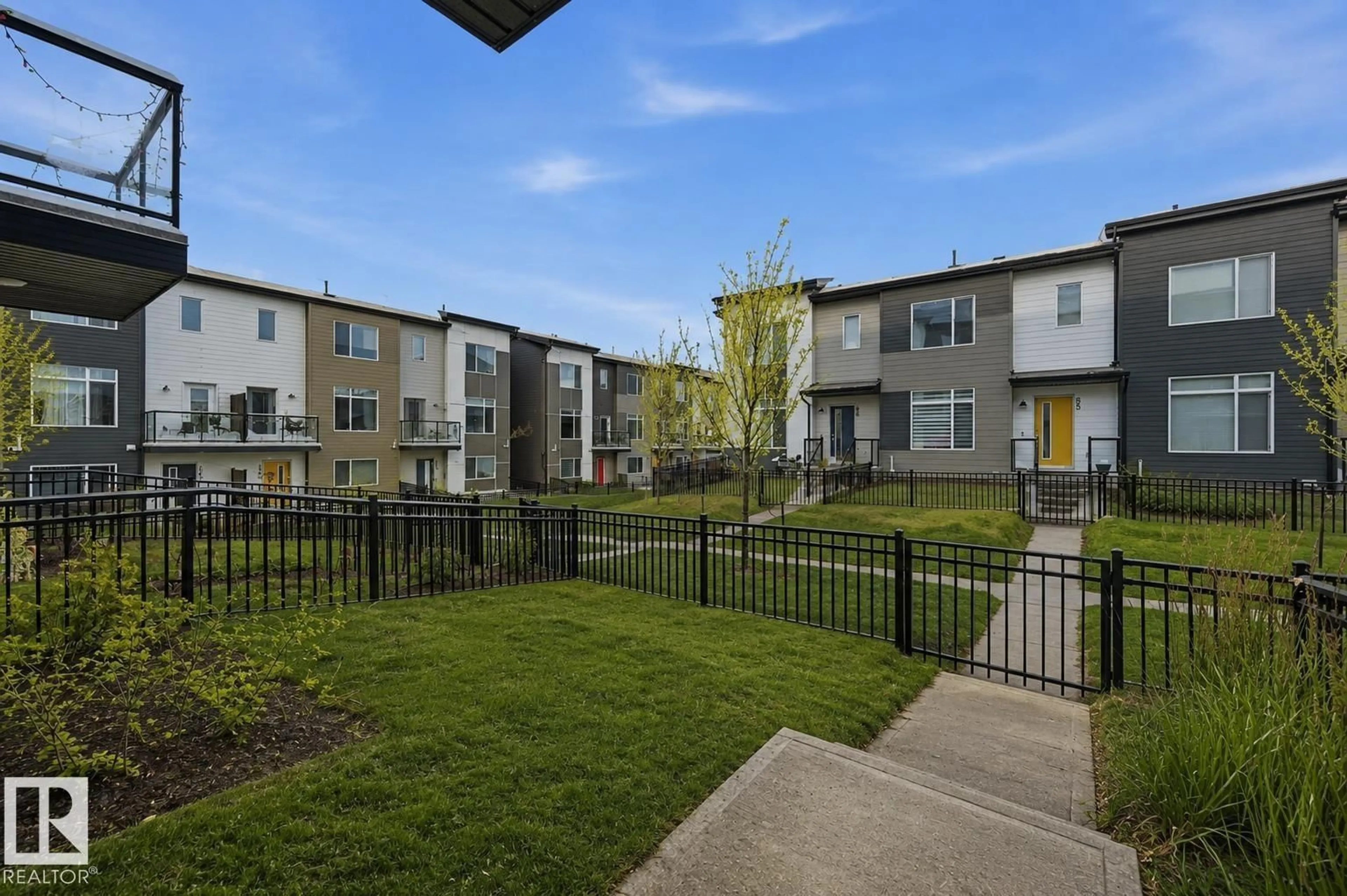 Patio, street for 804 - 54 WELSH DR, Edmonton Alberta T6X1Y8