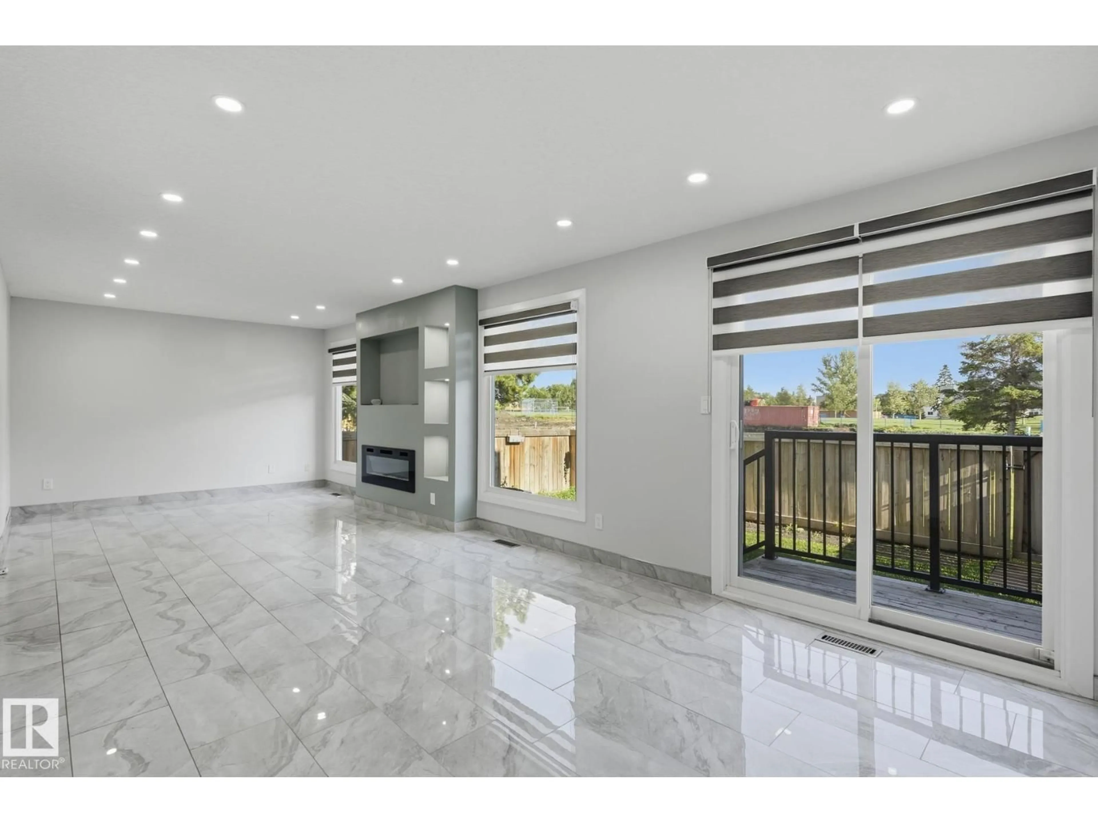 Indoor foyer for 419 DUNLUCE RD, Edmonton Alberta T5X4Y5