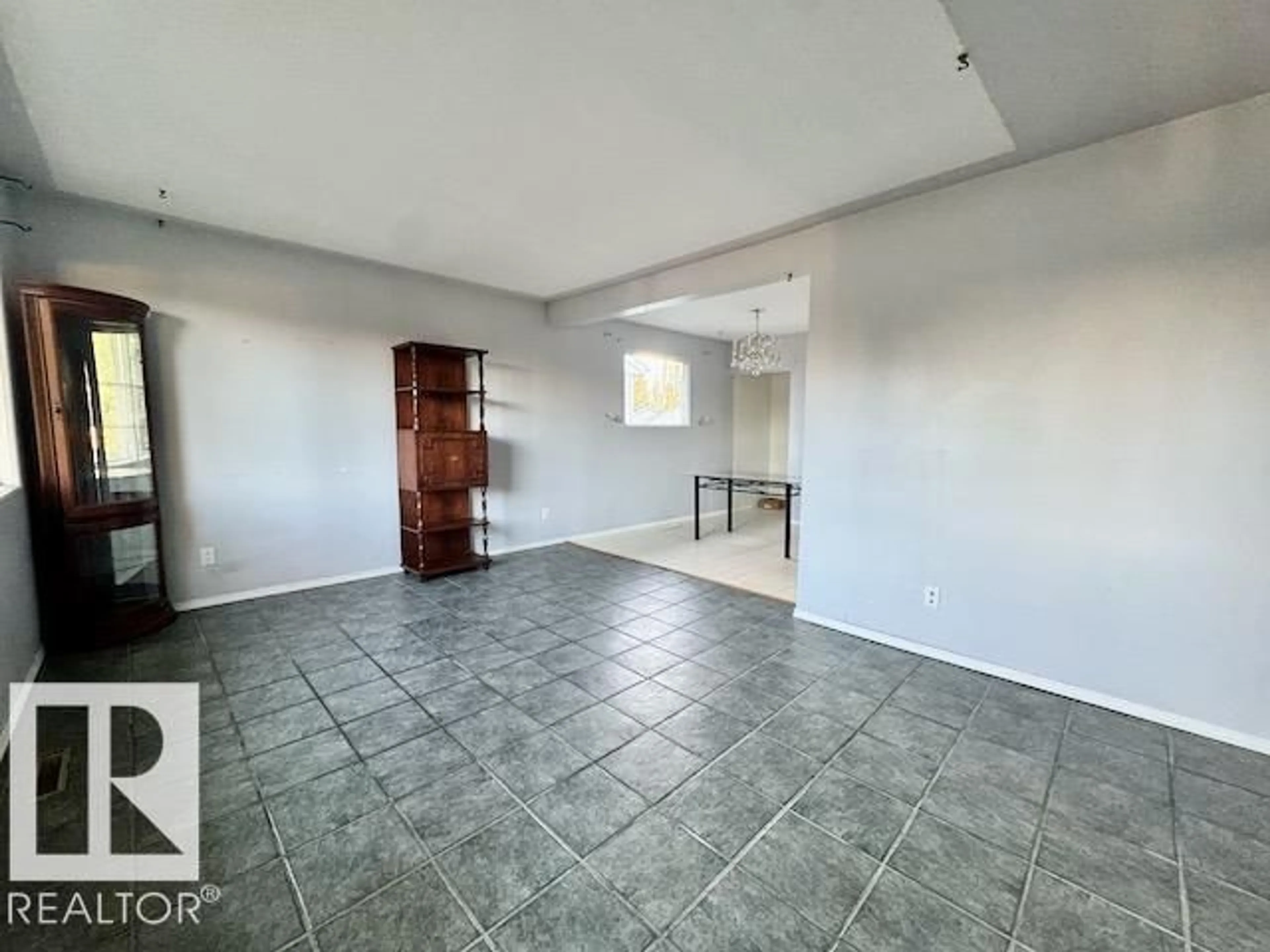 A pic of a room for NW - 13908 135 AV, Edmonton Alberta T5L3Y8