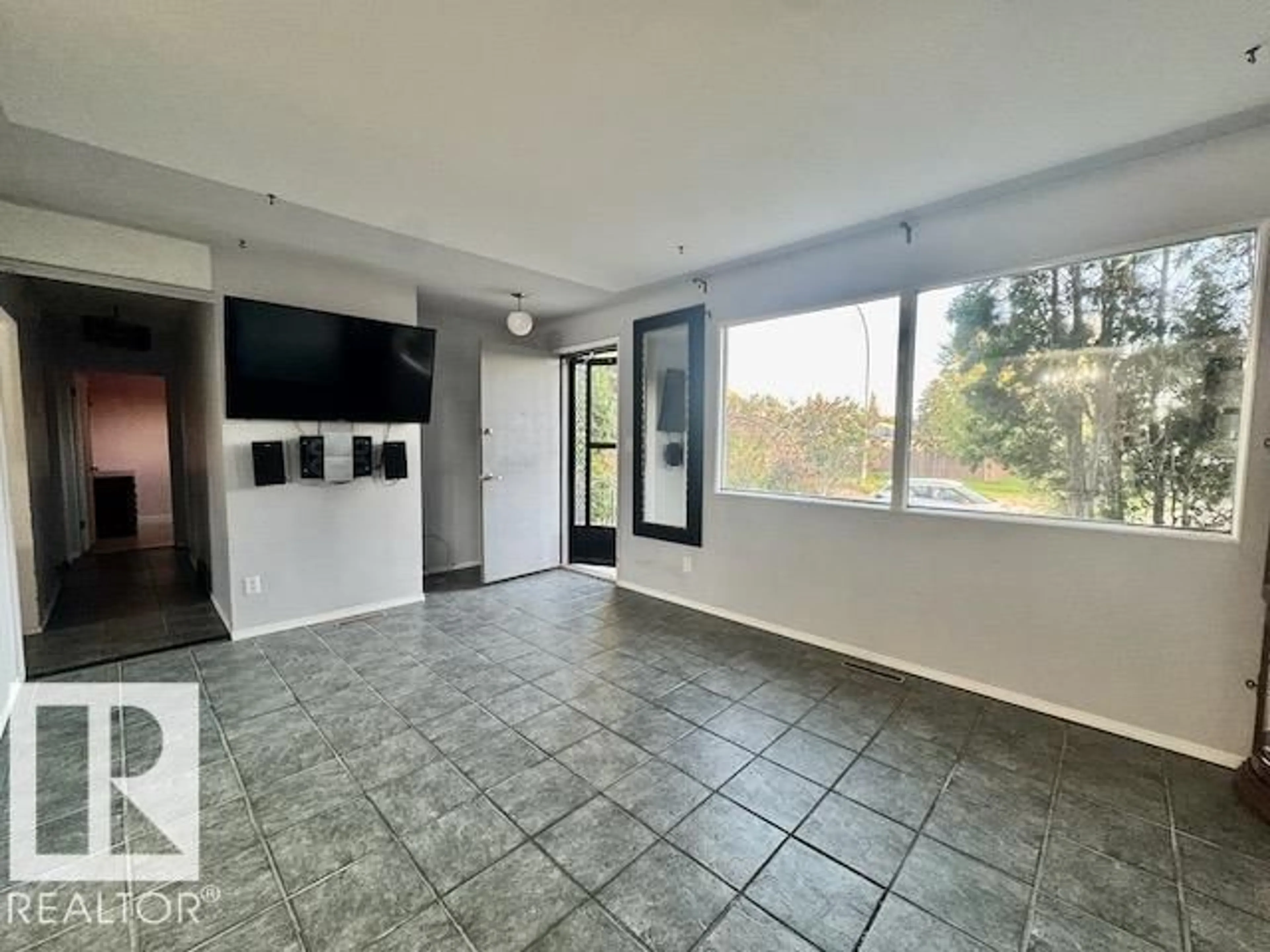 A pic of a room for NW - 13908 135 AV, Edmonton Alberta T5L3Y8