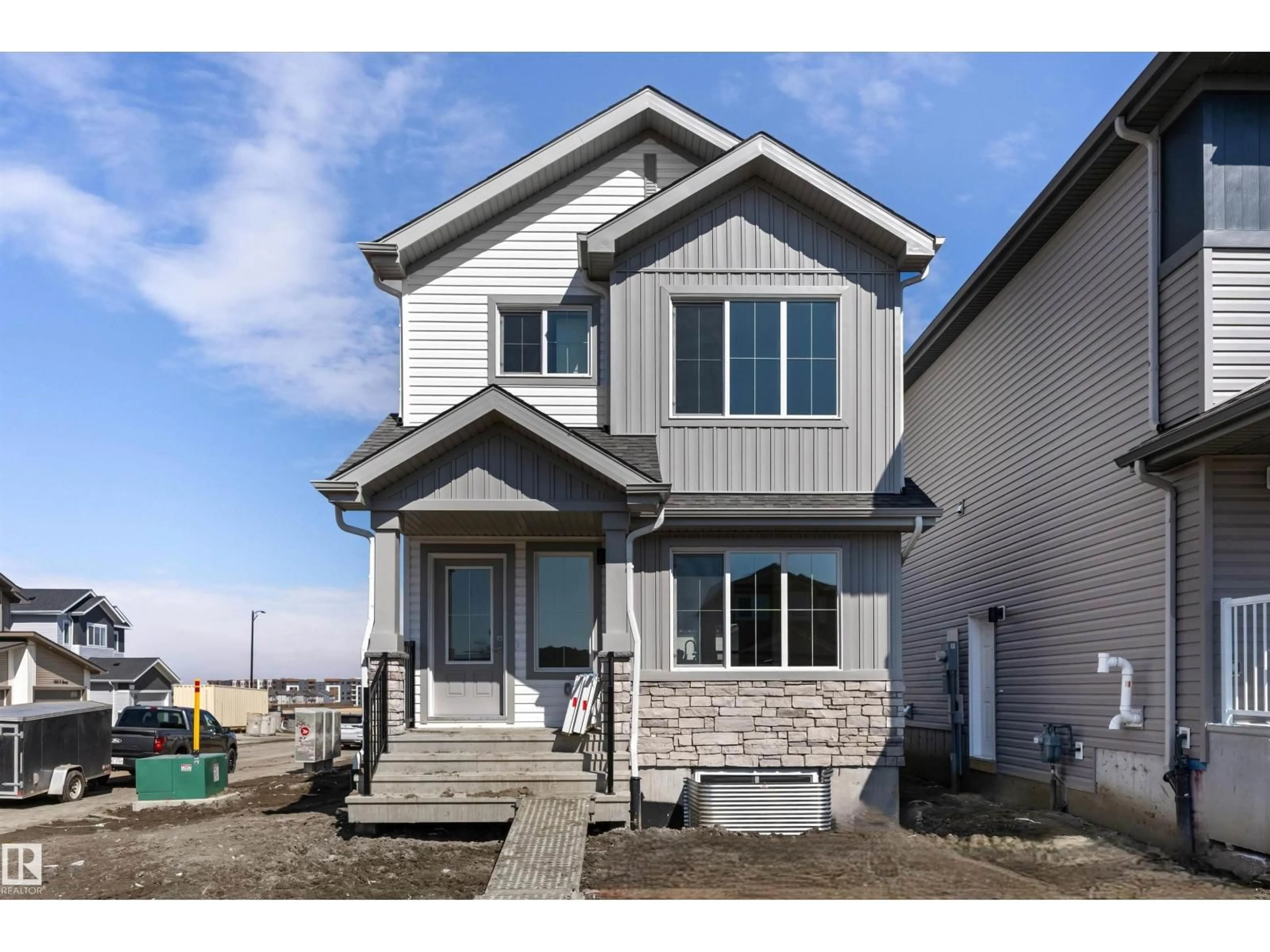 Home with vinyl exterior material, street for 1060 14 AV, Edmonton Alberta T6T2W7
