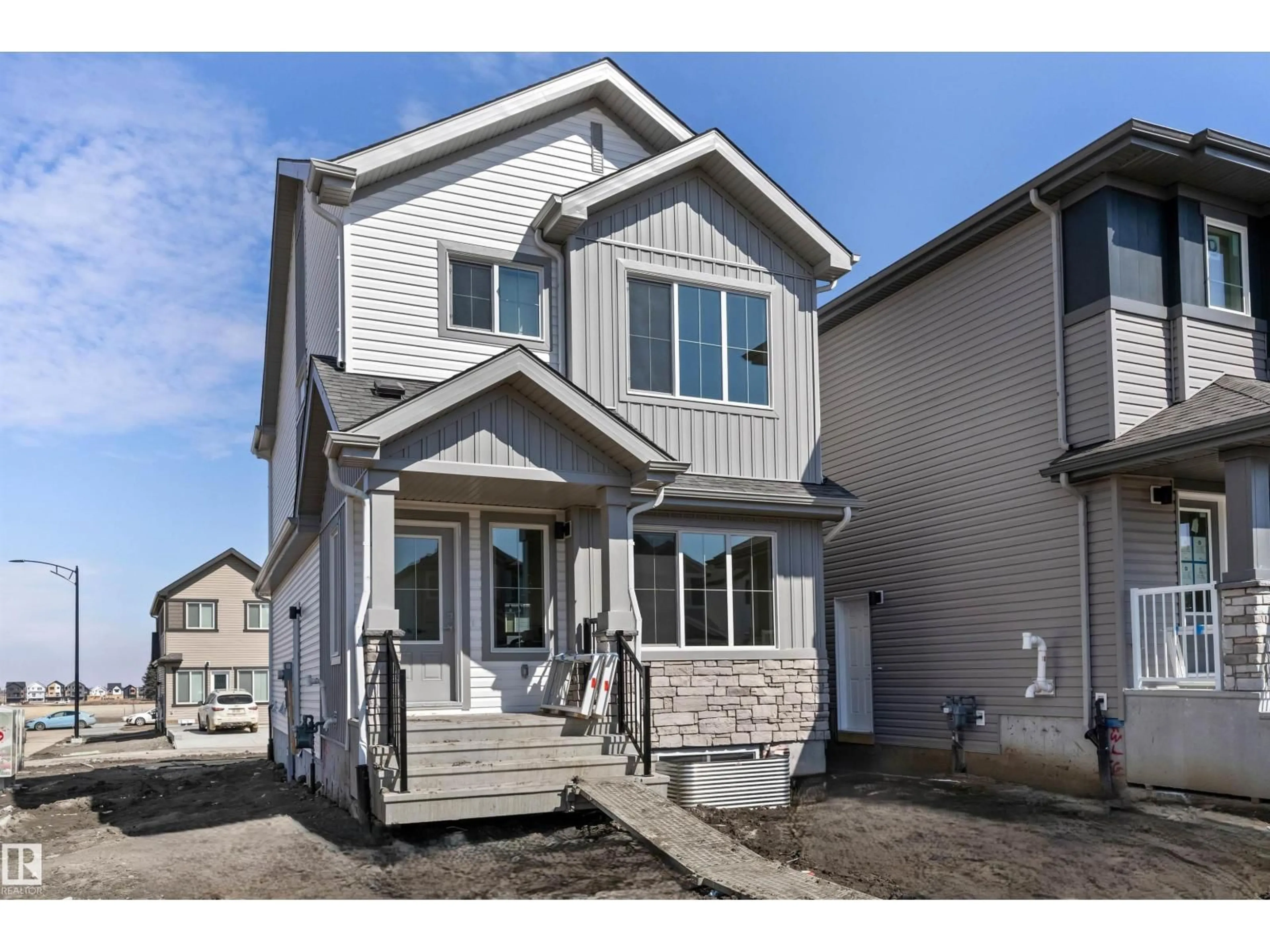 Home with vinyl exterior material, street for 1060 14 AV, Edmonton Alberta T6T2W7