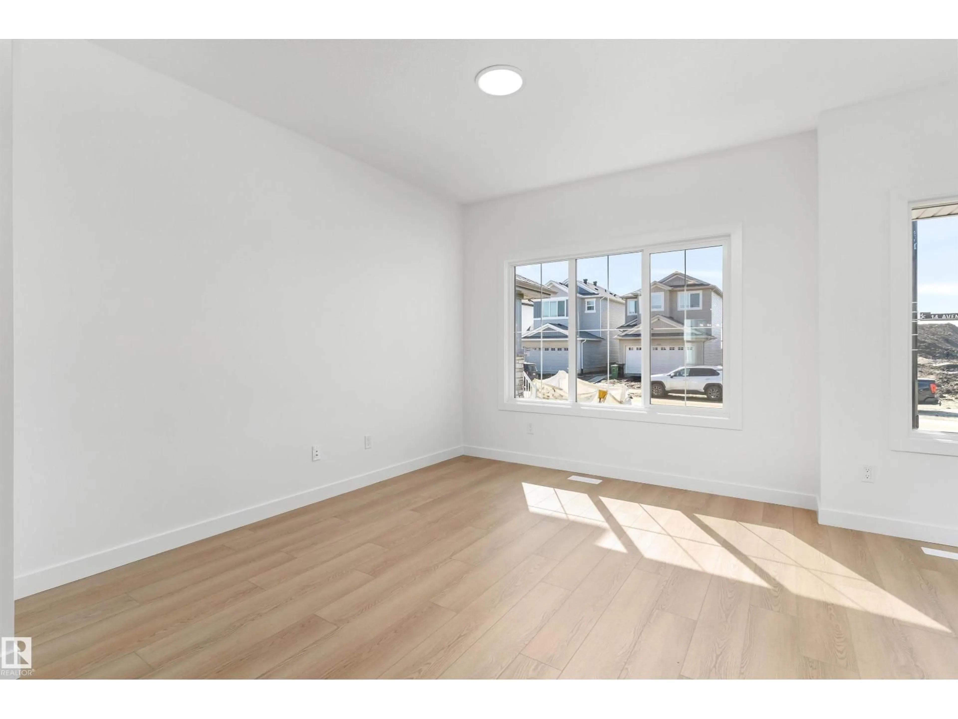 A pic of a room for 1060 14 AV, Edmonton Alberta T6T2W7