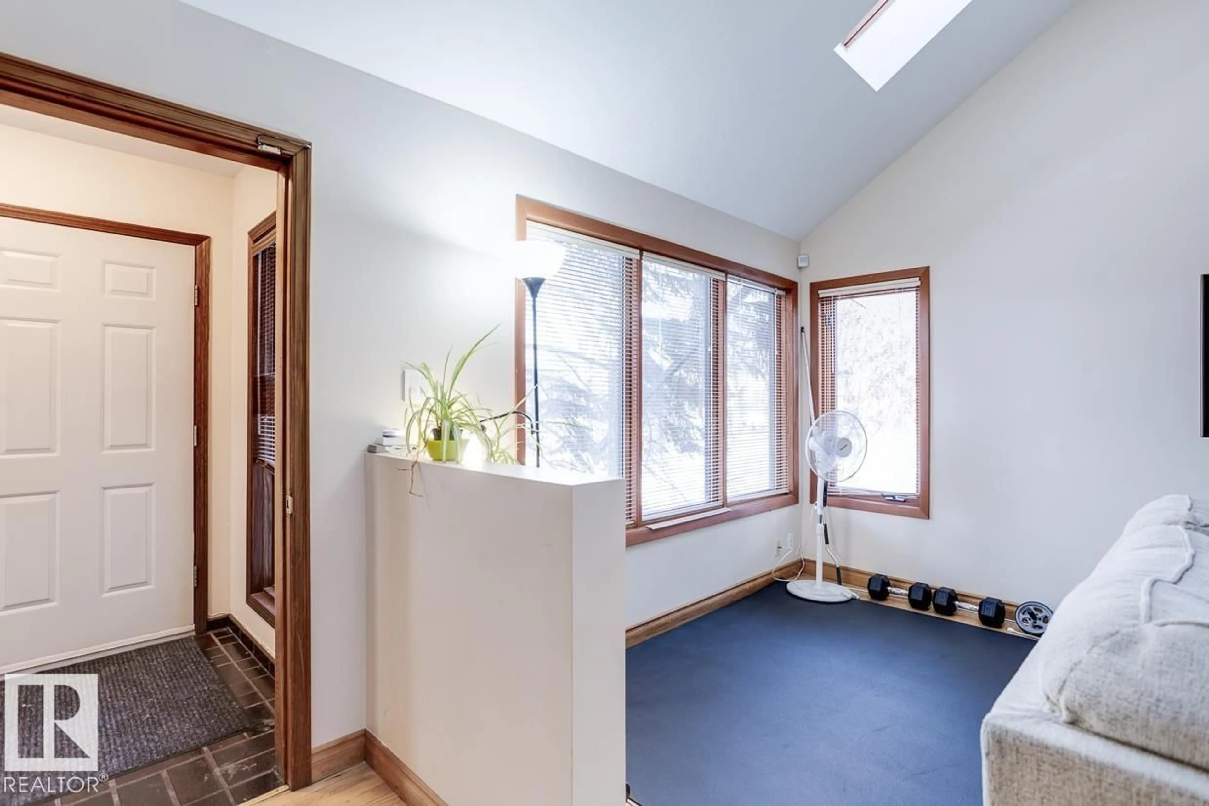 Indoor entryway for 14002 106 AV, Edmonton Alberta T5N1B2