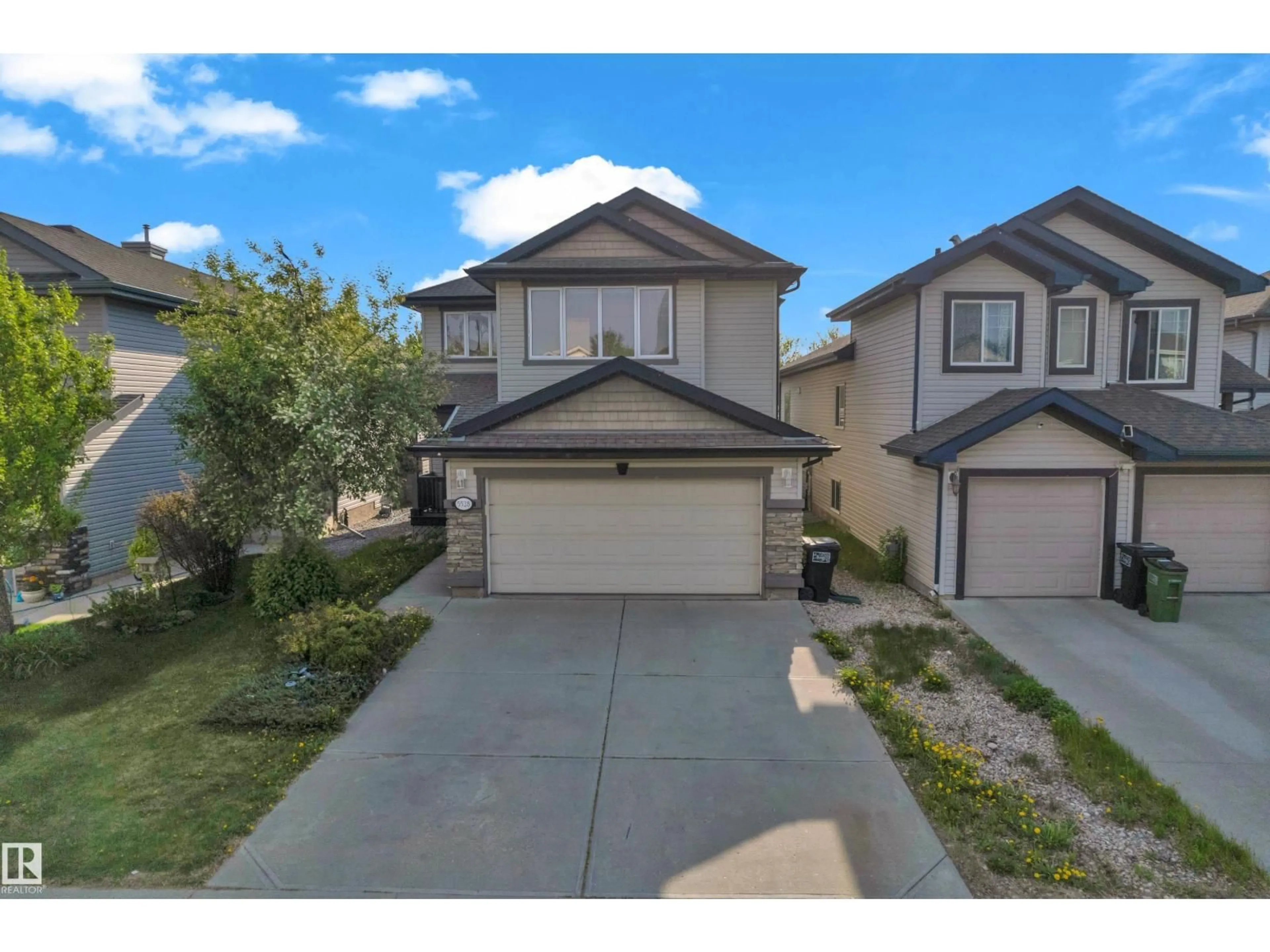 A pic from outside/outdoor area/front of a property/back of a property/a pic from drone, street for 5528 209 ST NW, Edmonton Alberta T6M0E9