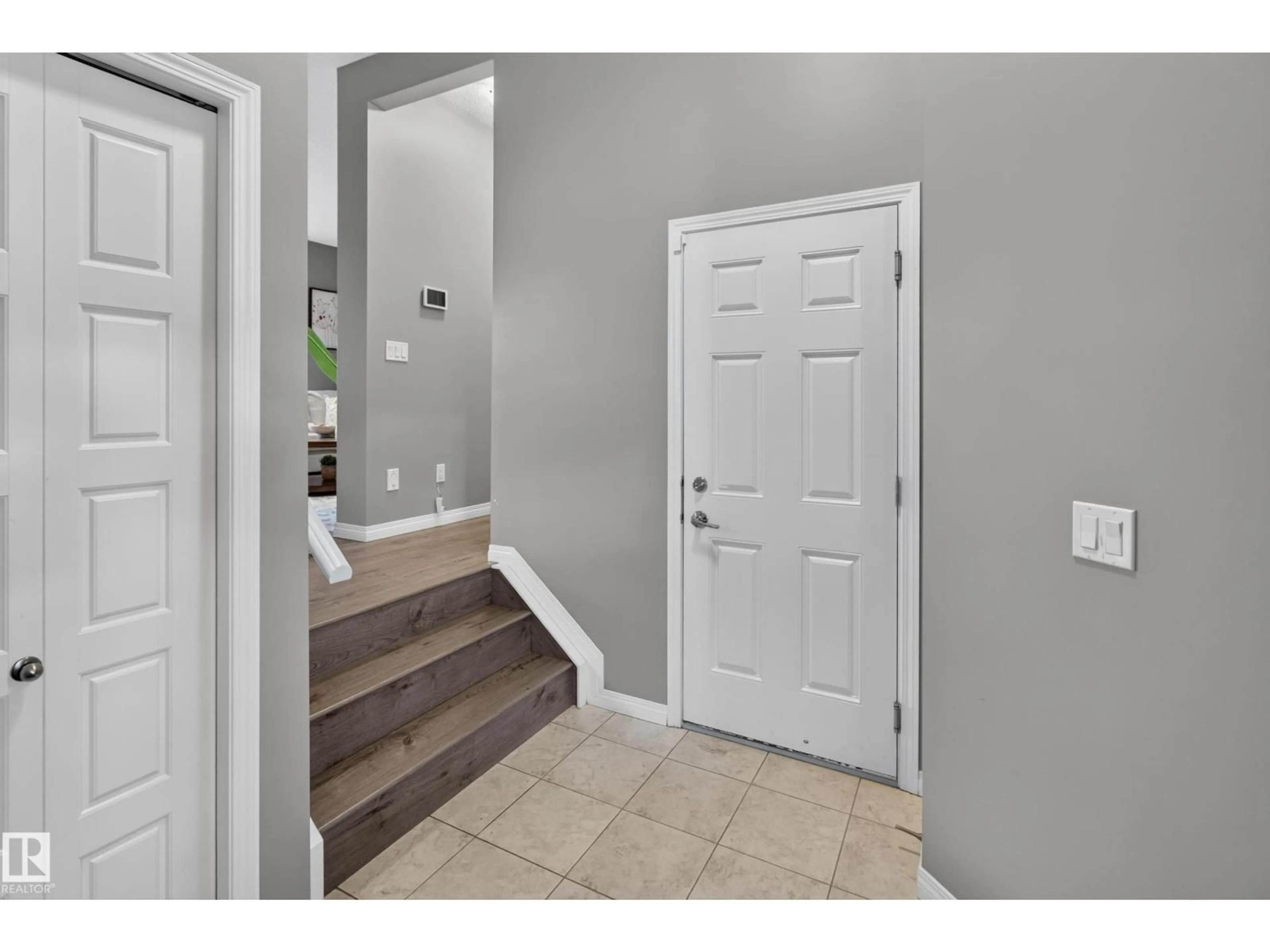Indoor entryway for 1241 MCCONACHIE BV, Edmonton Alberta T5Y0K8