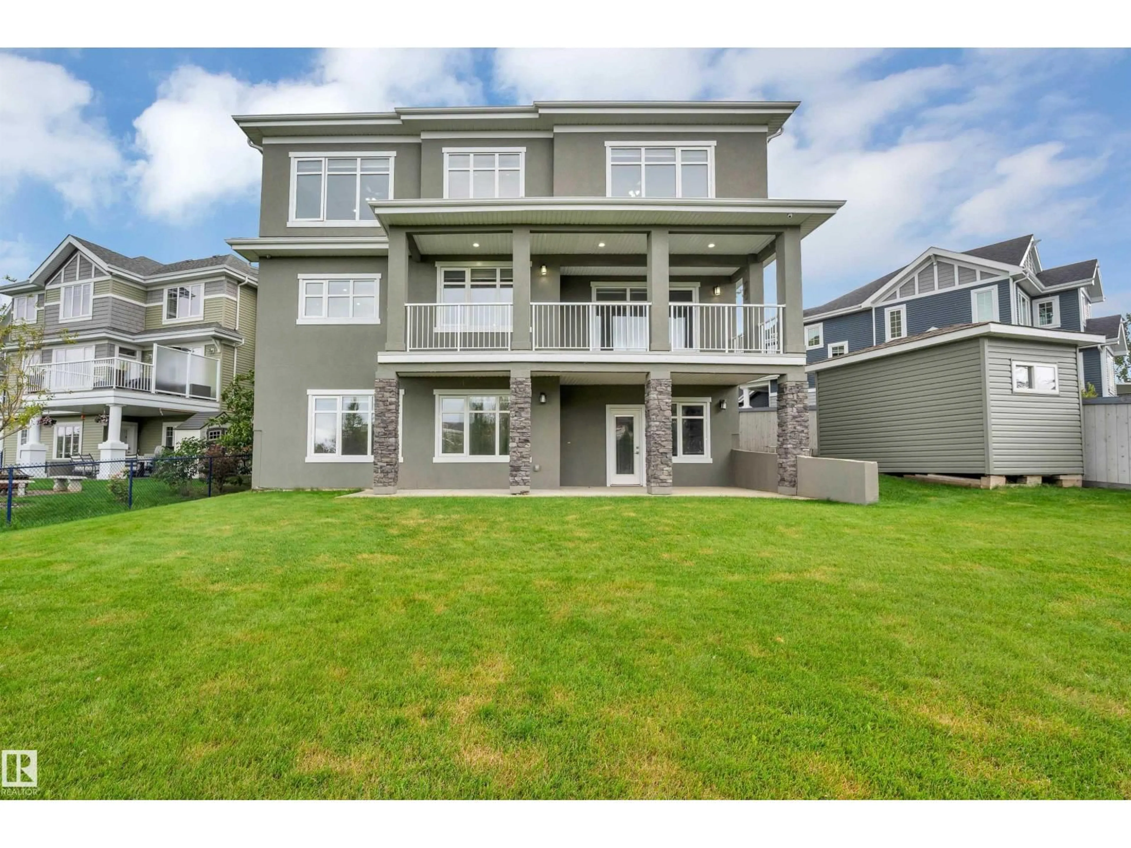 Home with vinyl exterior material, unknown for SW - 9054 24 AV, Edmonton Alberta T6X2C4