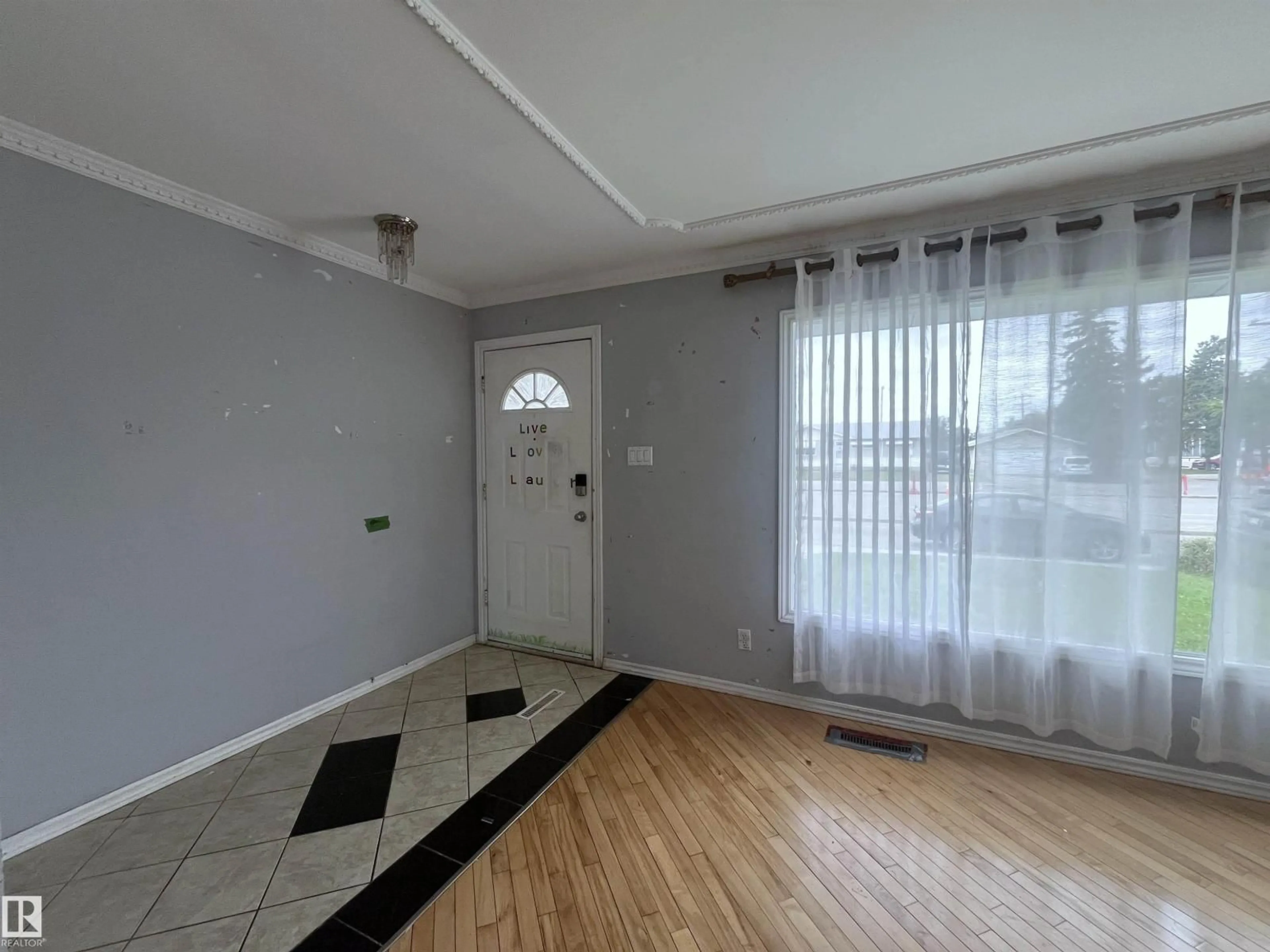 A pic of a room for 8817 163 ST, Edmonton Alberta T5R2N8
