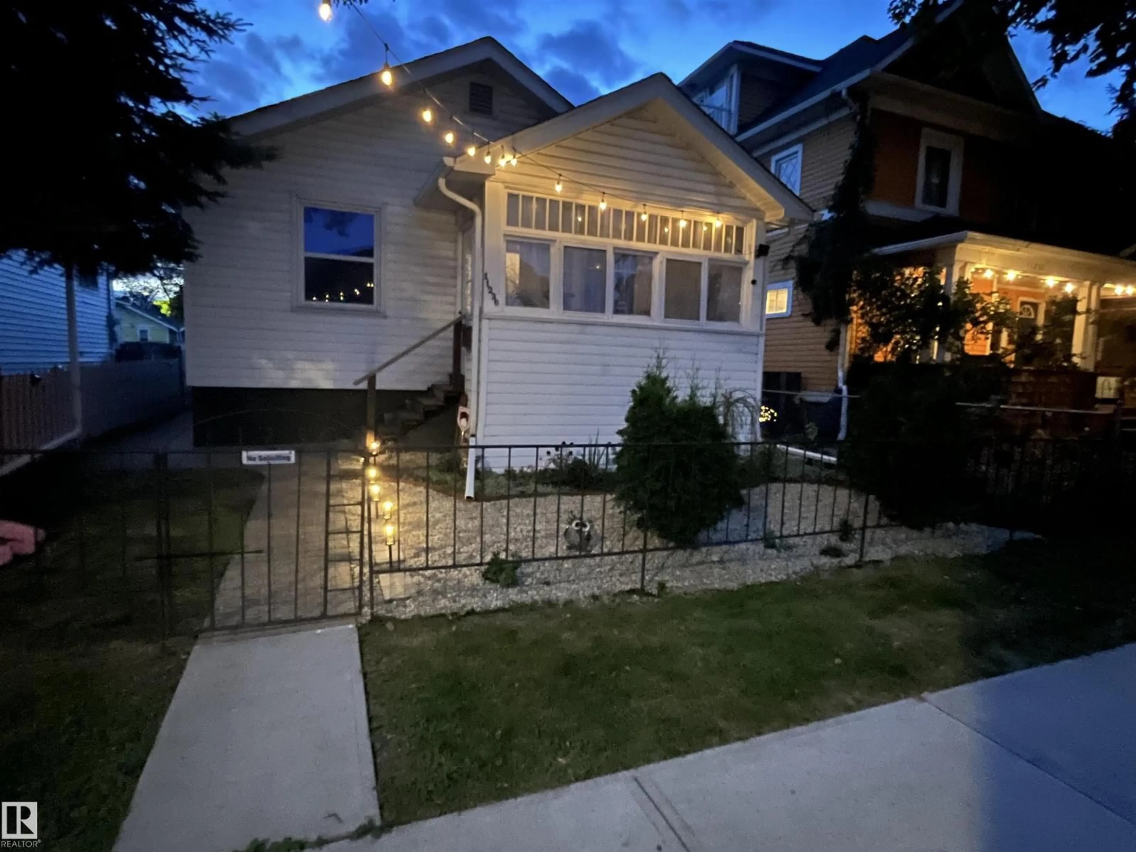 Unknown for 11230 96 ST, Edmonton Alberta T5G1S9