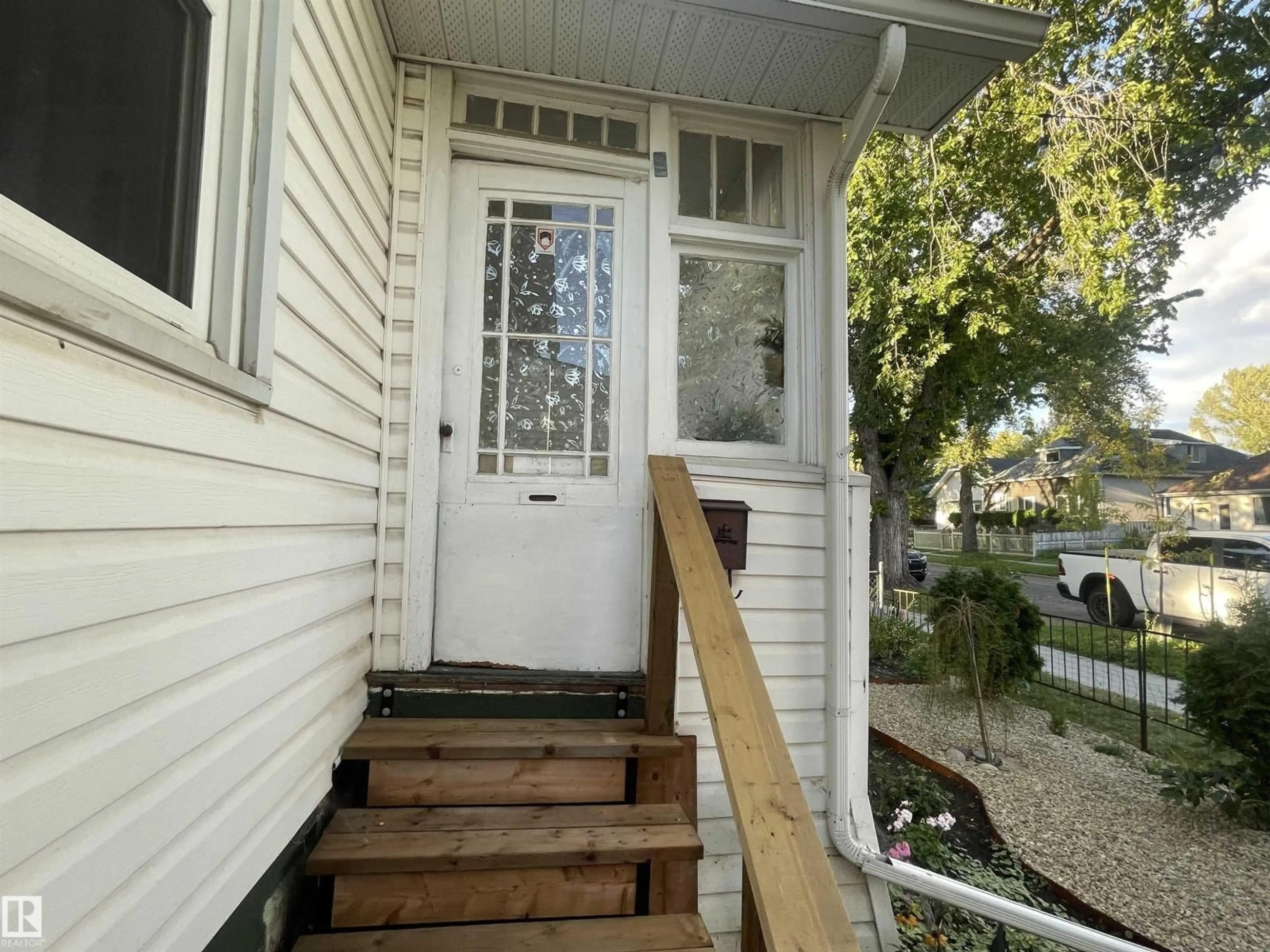 Unknown for 11230 96 ST, Edmonton Alberta T5G1S9