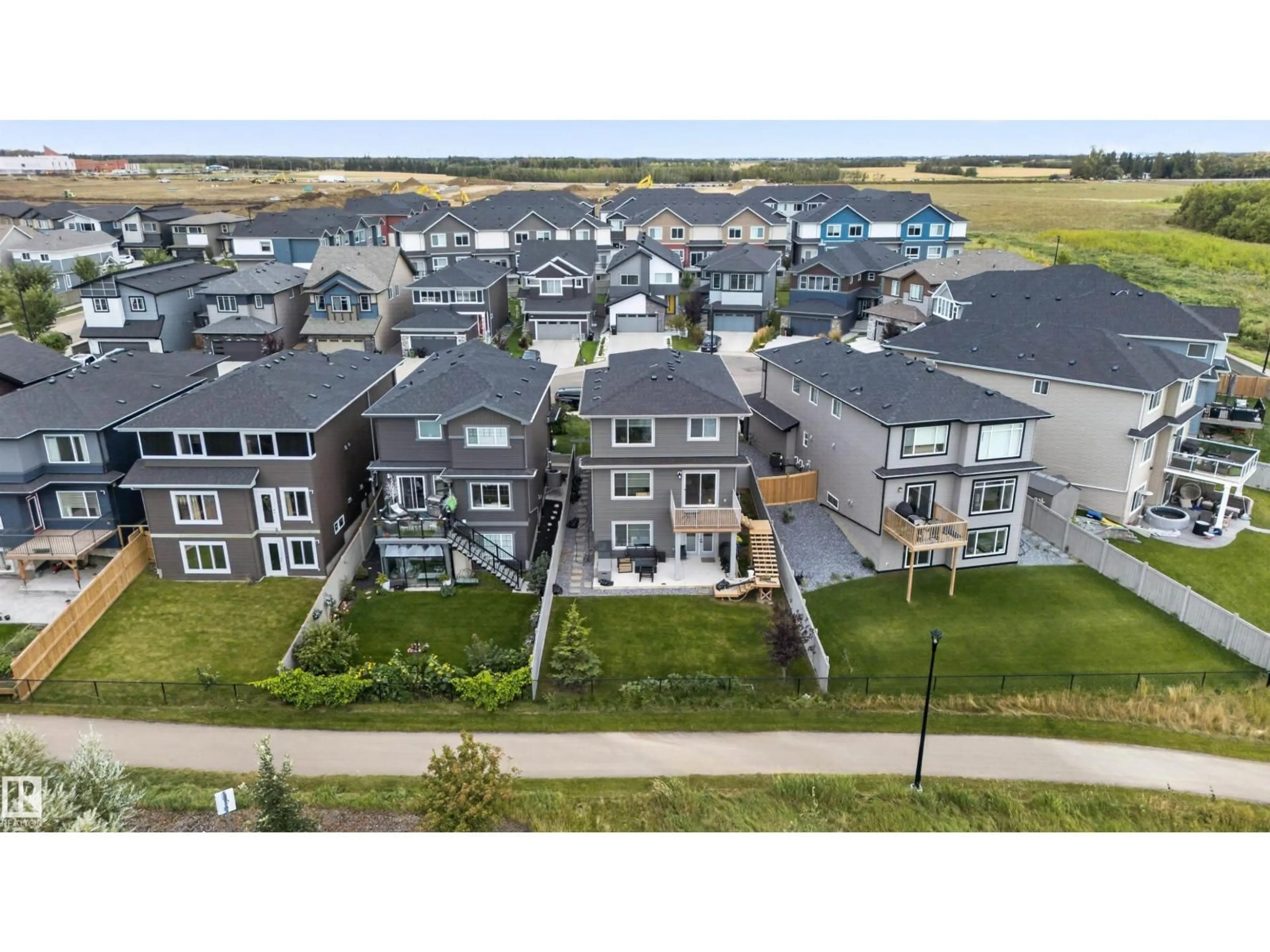 A pic from outside/outdoor area/front of a property/back of a property/a pic from drone, unknown for 9514 PEAR CL, Edmonton Alberta T6X2N6