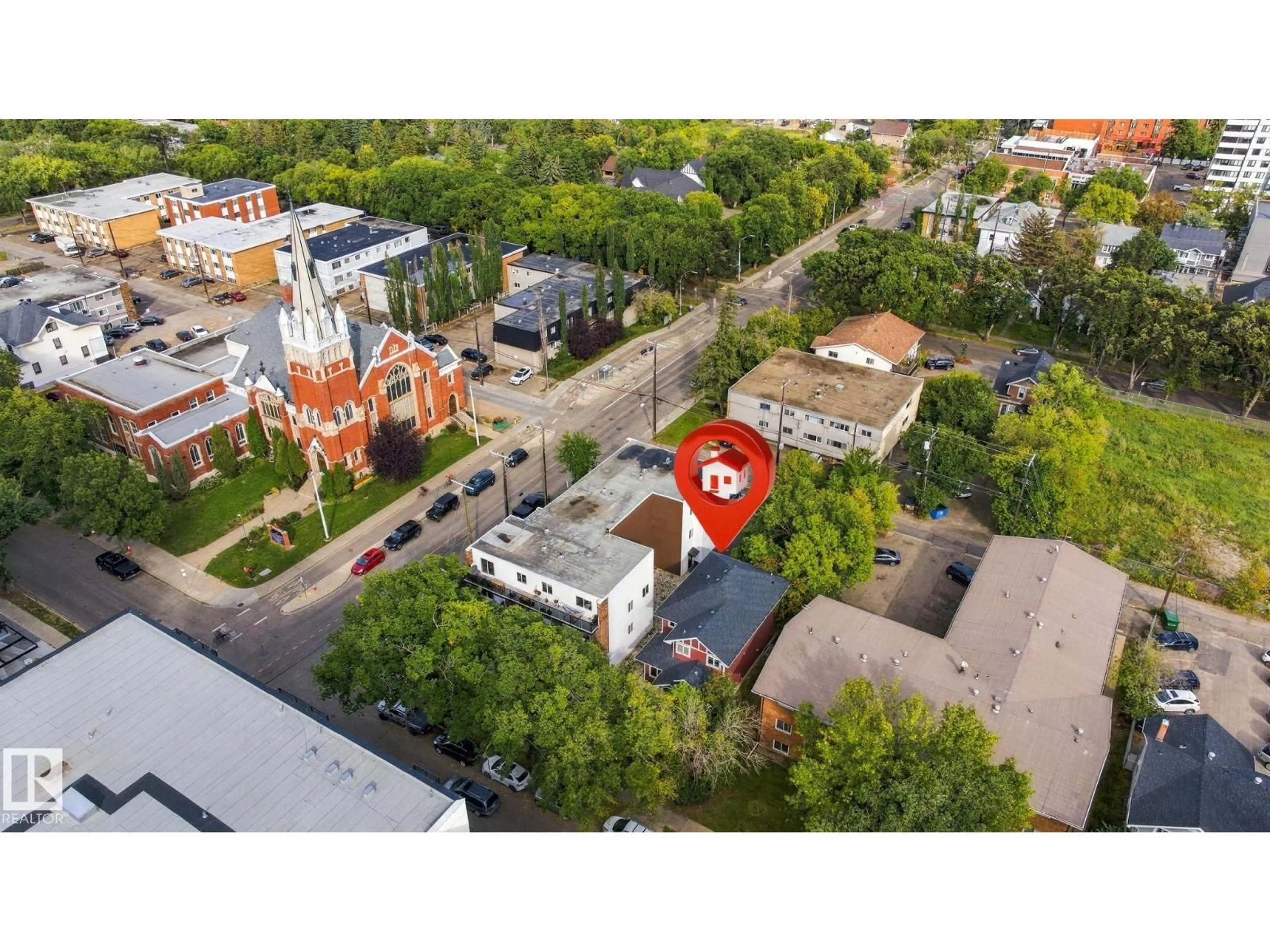 A pic from outside/outdoor area/front of a property/back of a property/a pic from drone, city buildings view from balcony for NW - 10143 123 ST, Edmonton Alberta T5N1N1