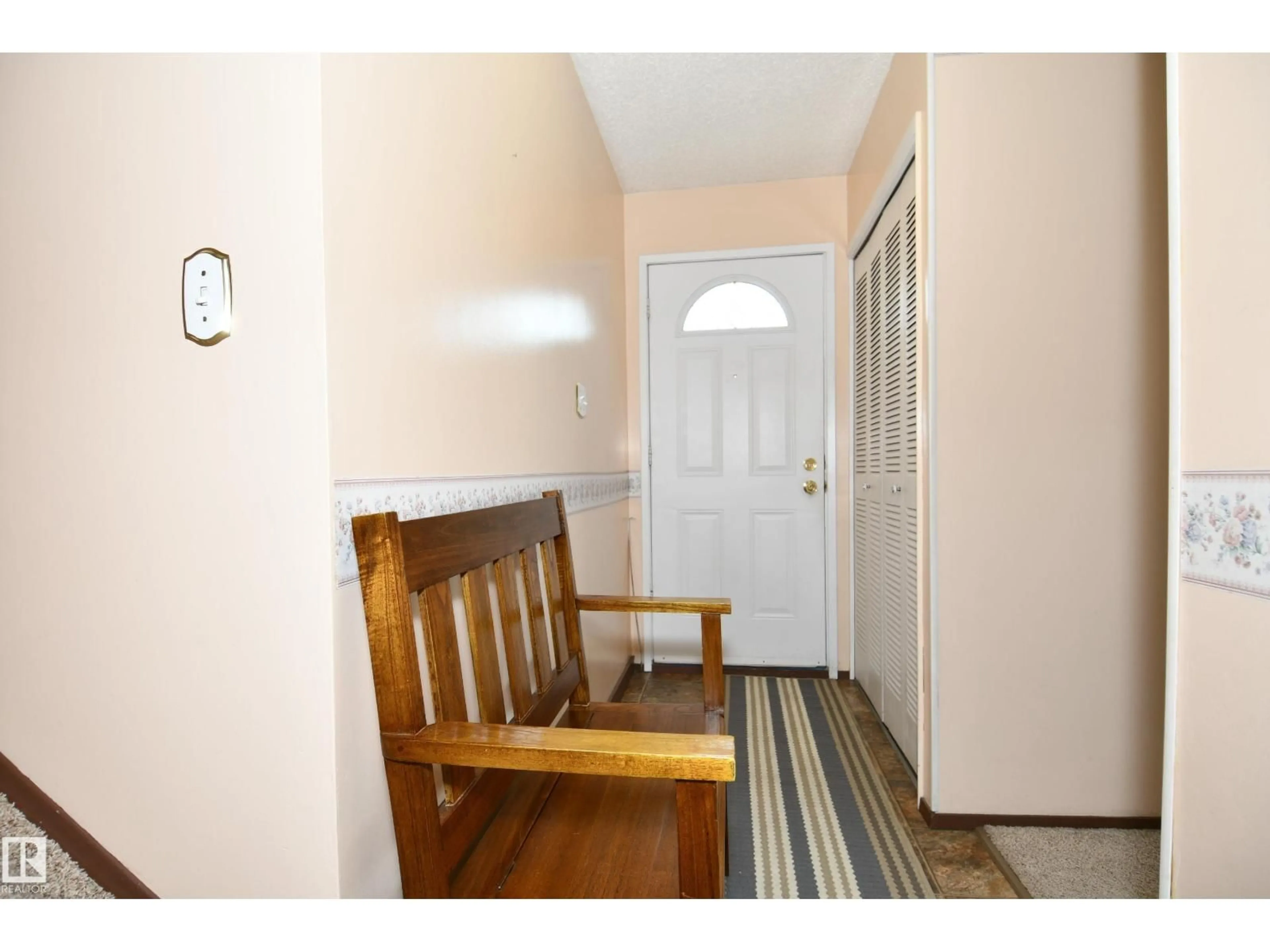 Indoor entryway for 5012 57 AV, Leduc Alberta T9E5S3