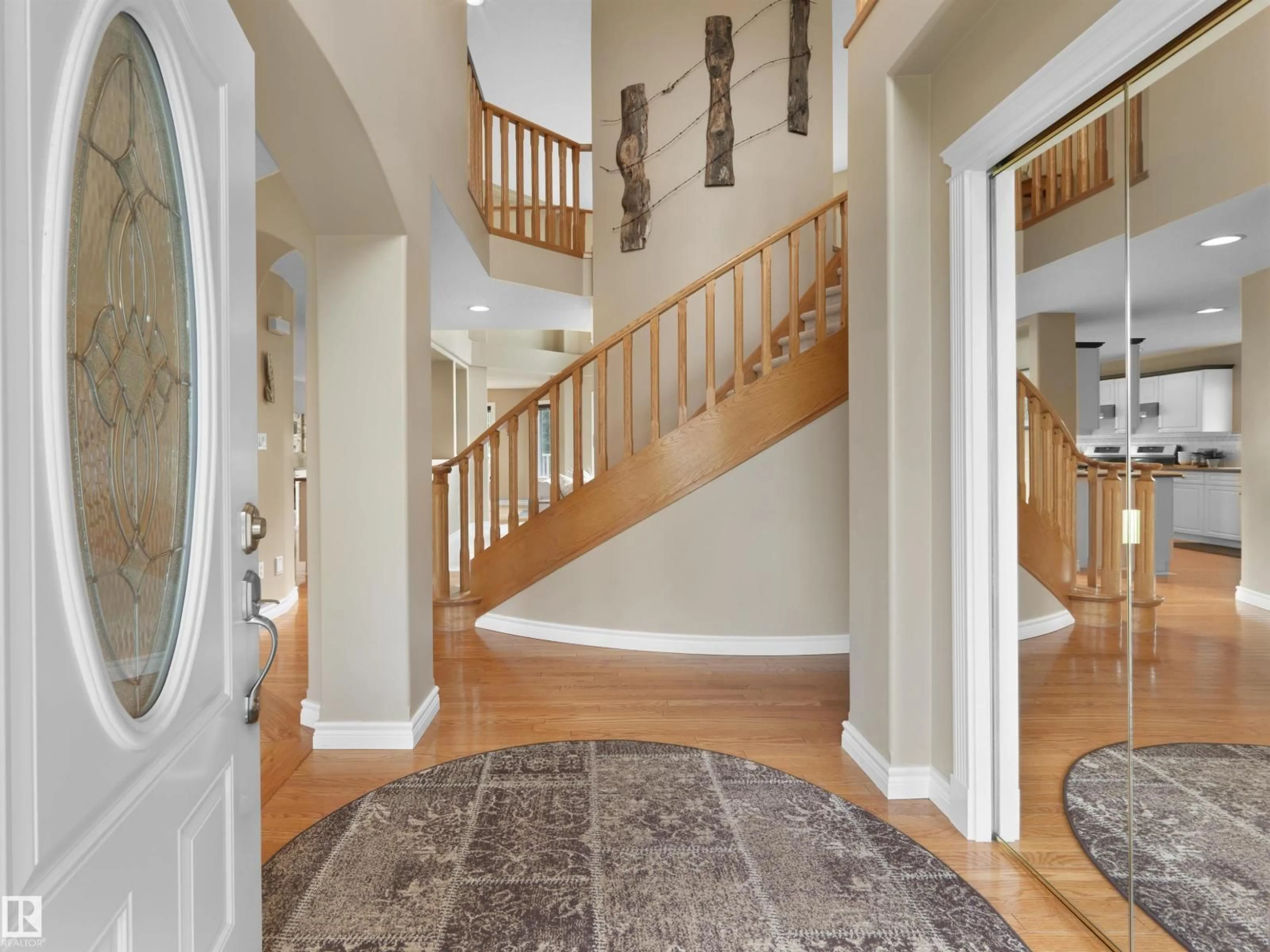 Indoor entryway for 915 PICARD DR, Edmonton Alberta T5T6H2