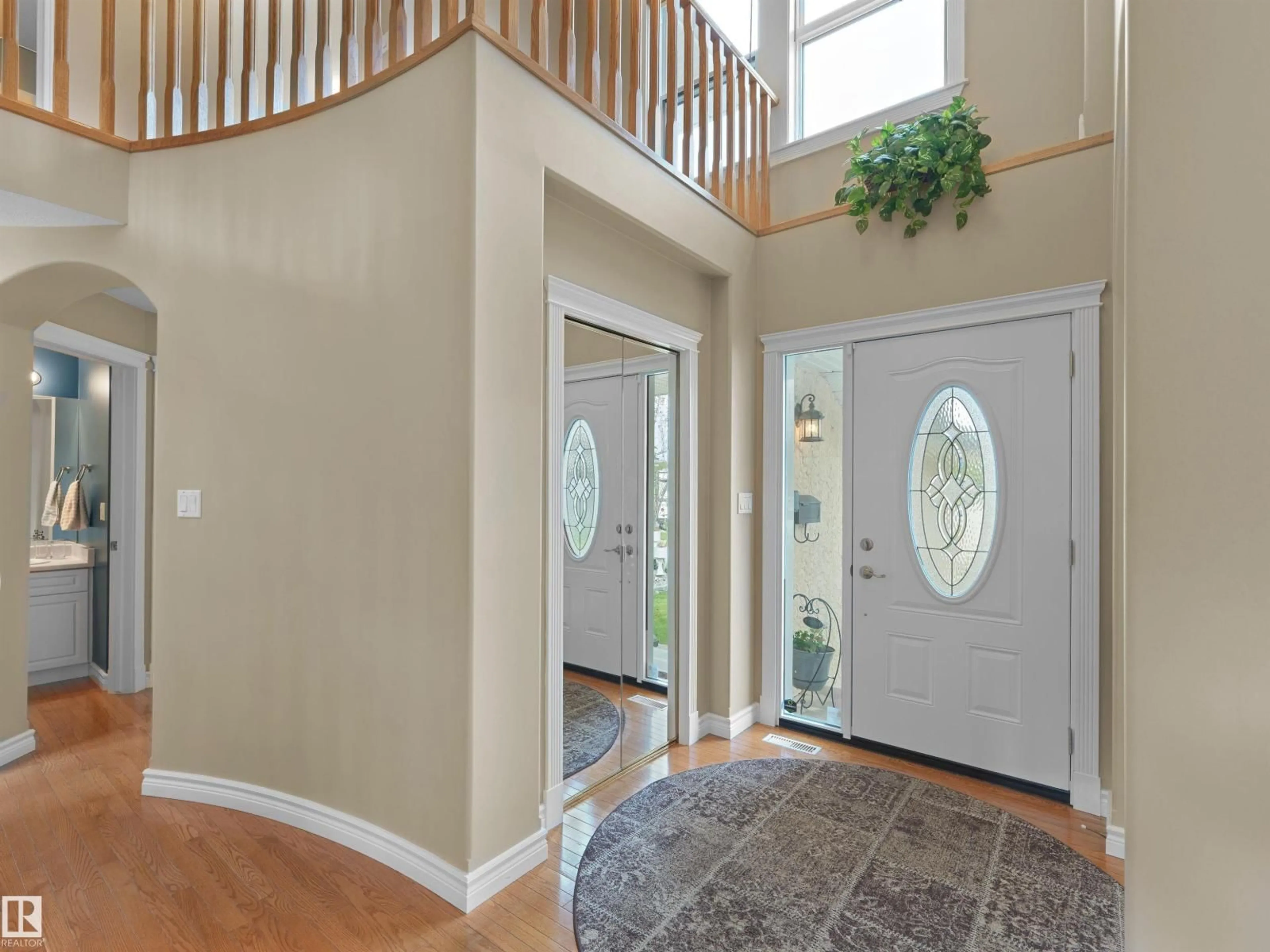 Indoor entryway for 915 PICARD DR, Edmonton Alberta T5T6H2