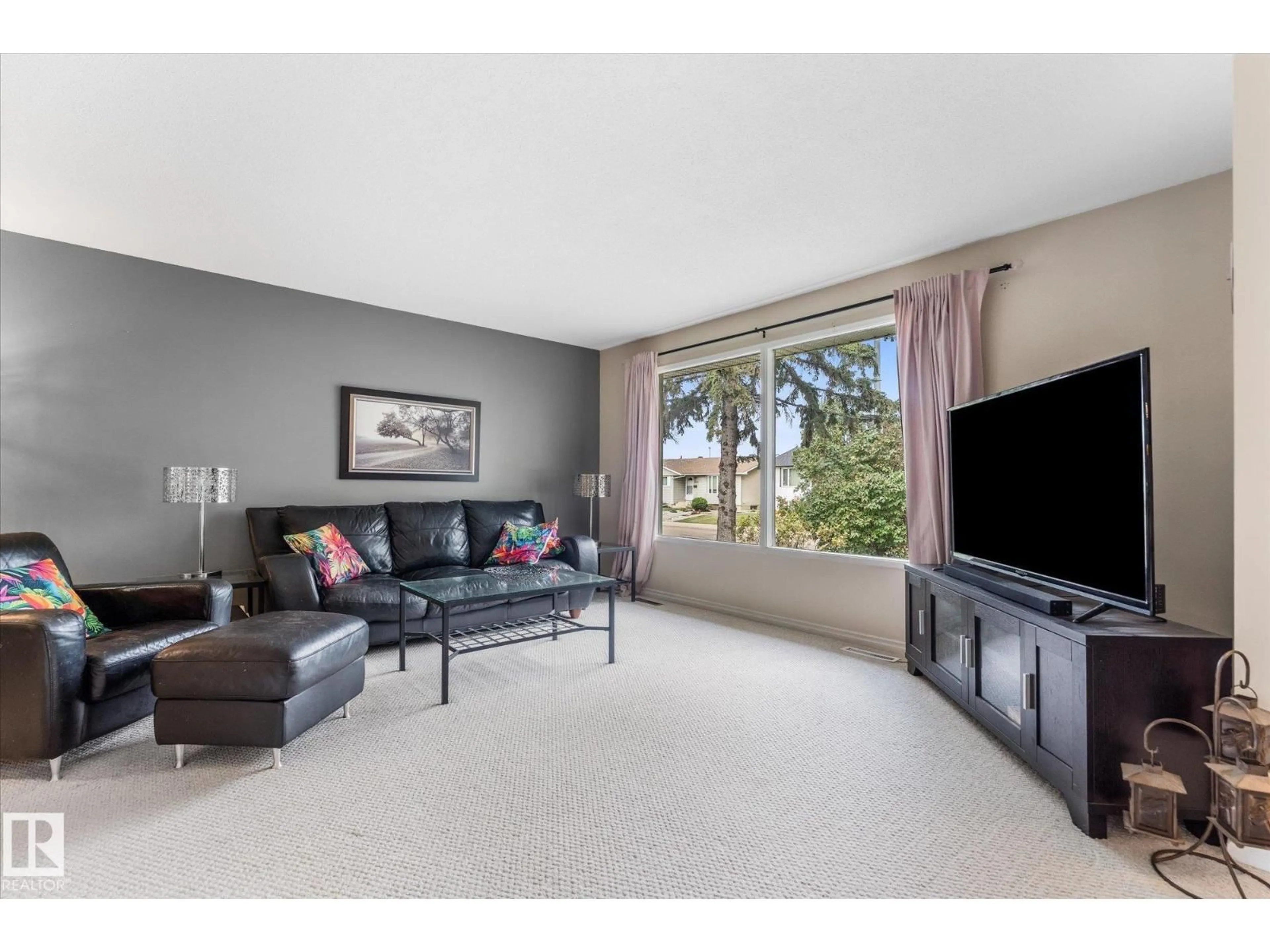 Living room with furniture, unknown for 16807 98 AVENUE NW, Edmonton Alberta T5P0G9