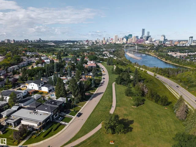 8707 STRATHEARN CR, Edmonton 5