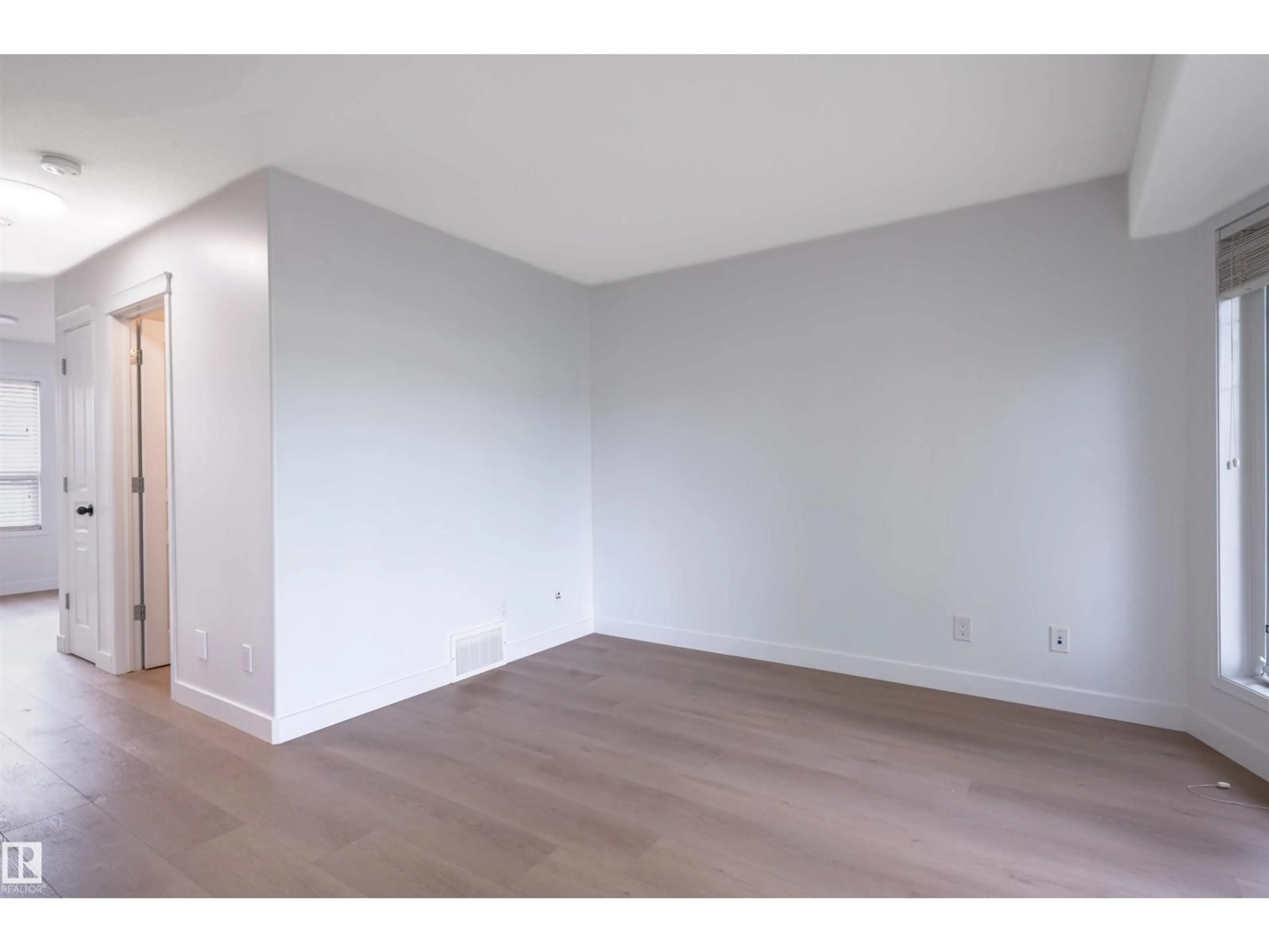 A pic of a room for 404 HEMINGWAY RD, Edmonton Alberta T6M0J8