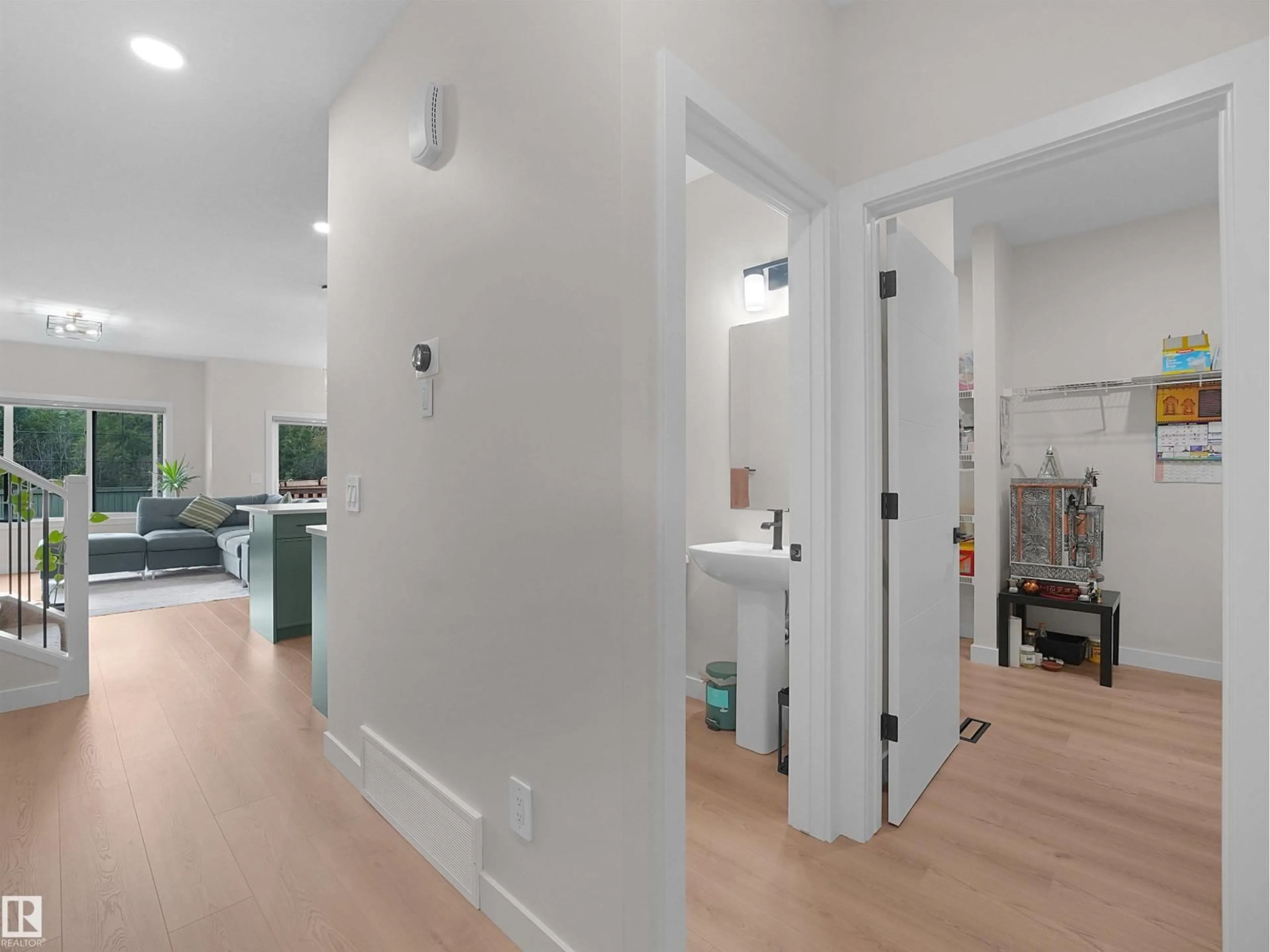 Indoor entryway for NW - 3724 214 ST, Edmonton Alberta T6M1S4