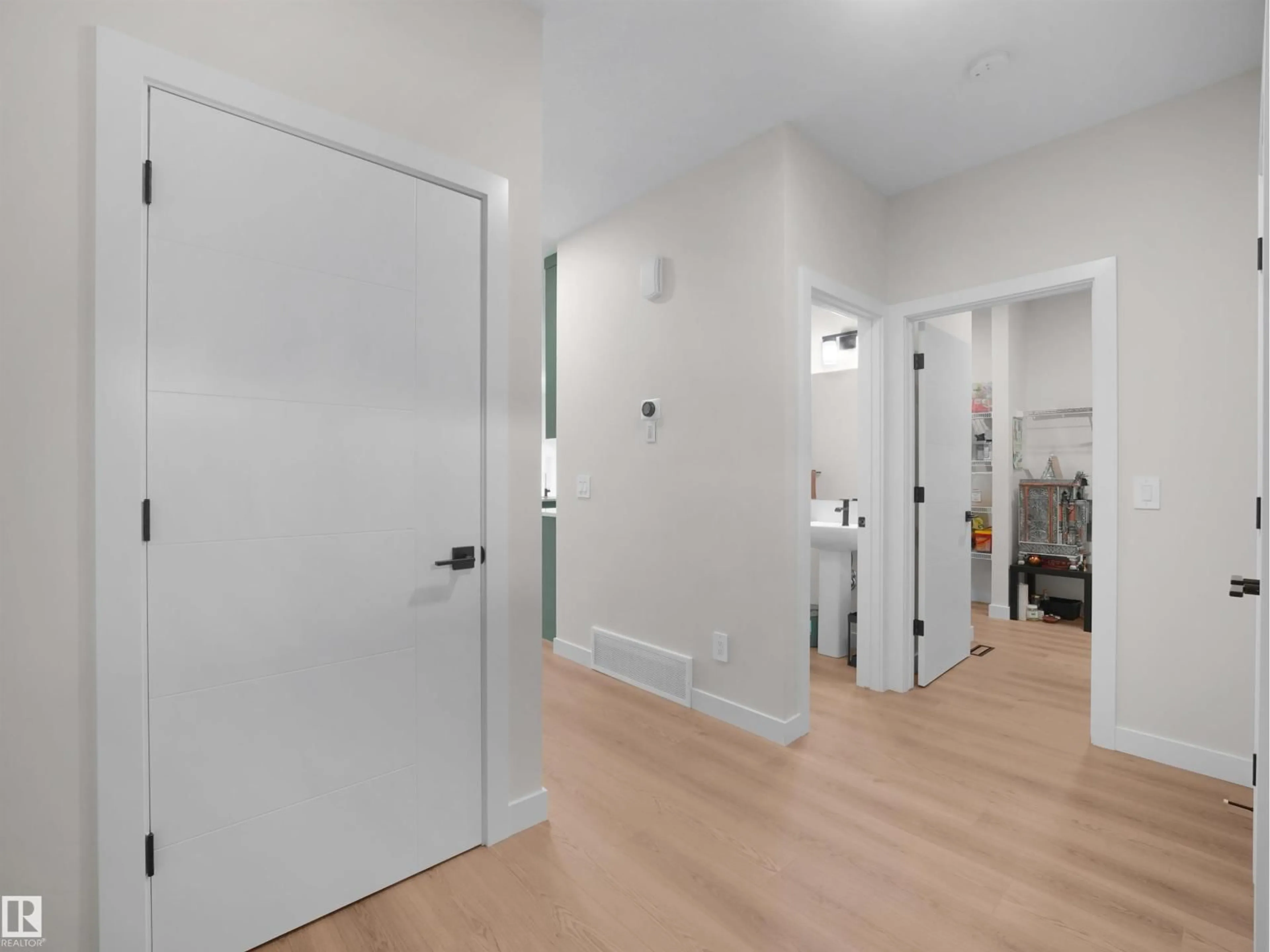 Indoor entryway for NW - 3724 214 ST, Edmonton Alberta T6M1S4