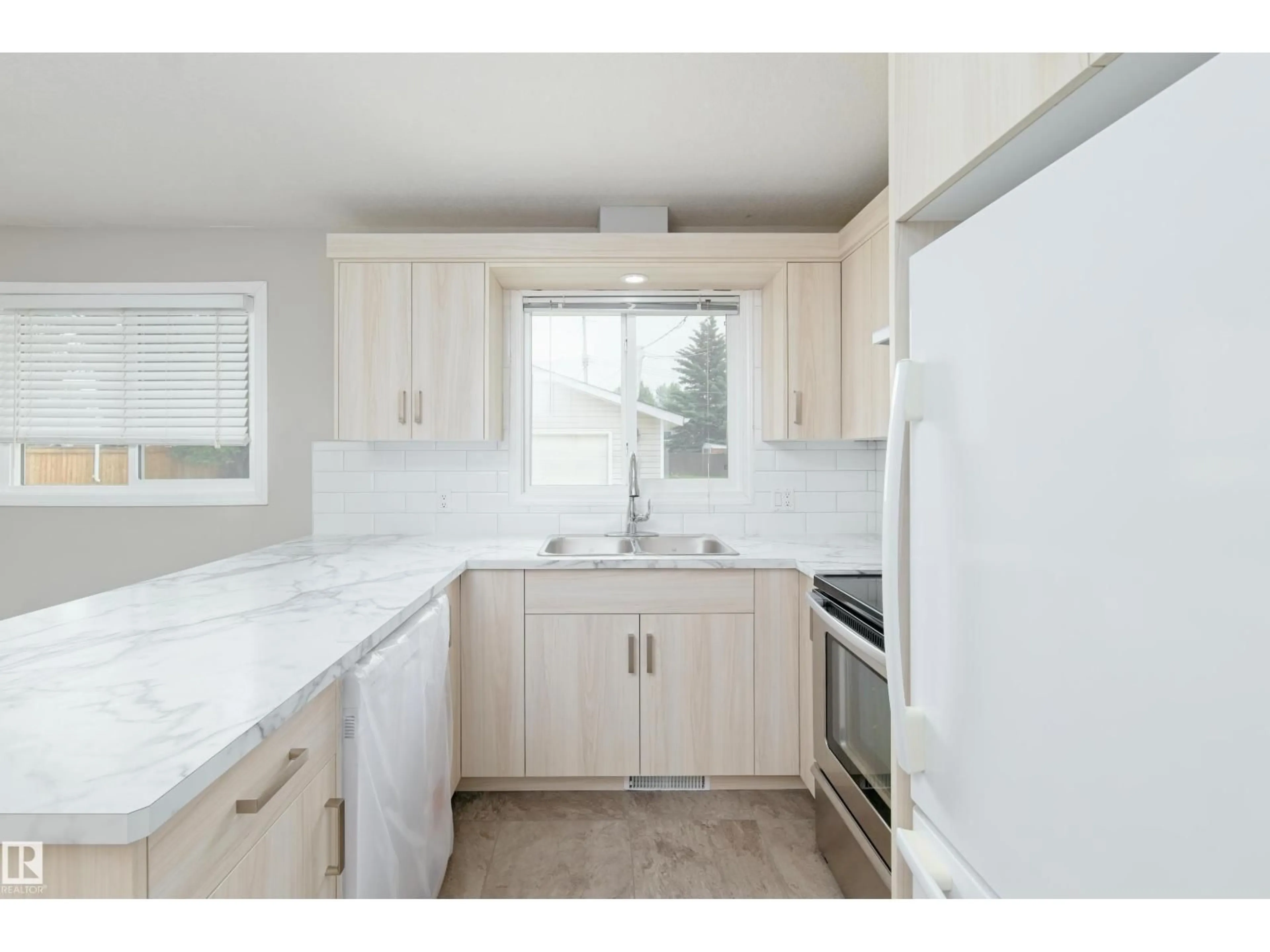 Standard kitchen, unknown for 5313 57 ST, Barrhead Alberta T7N1N4