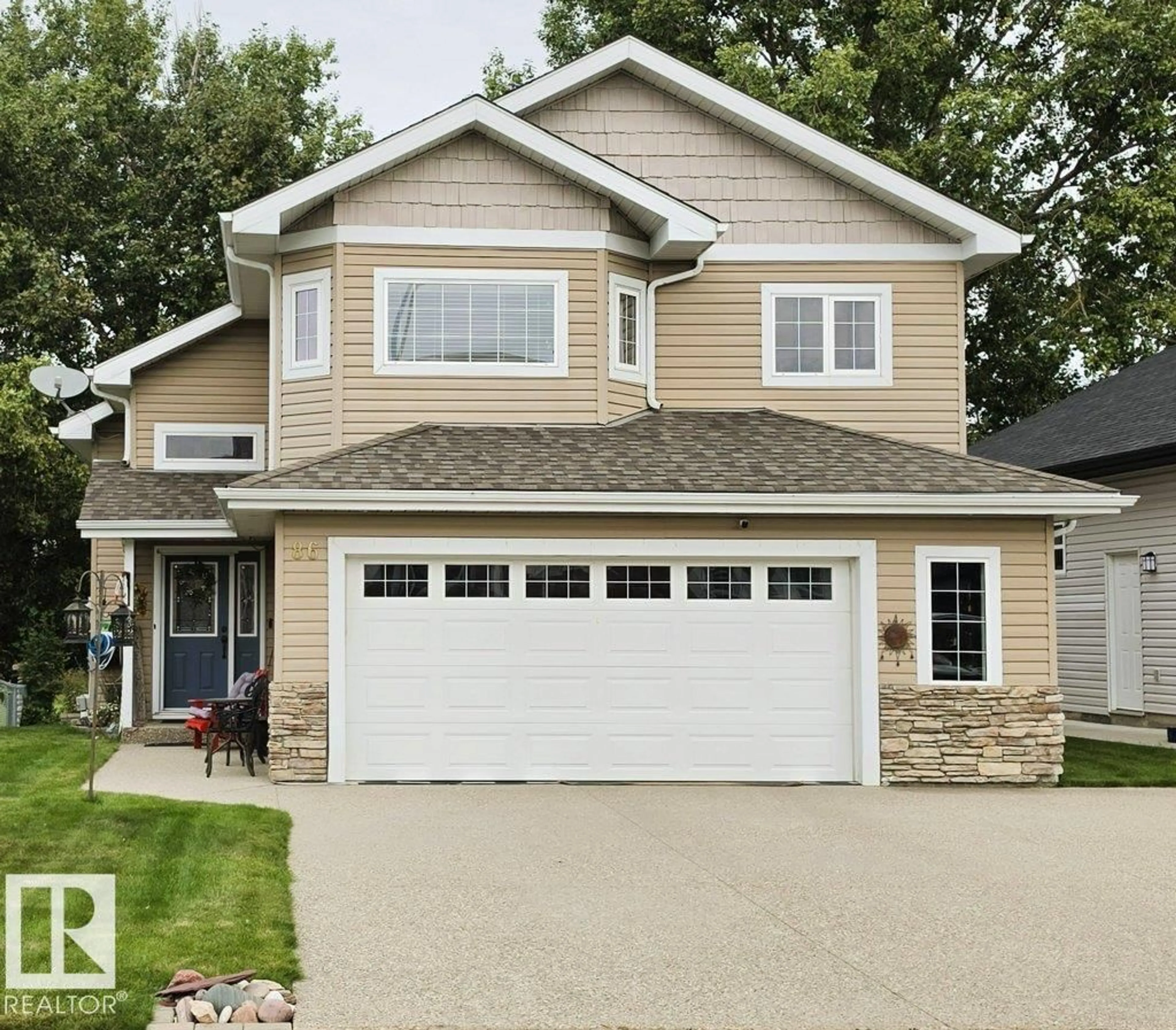 Home with vinyl exterior material, street for 86 LINKSVIEW DR, Spruce Grove Alberta T7X4L5