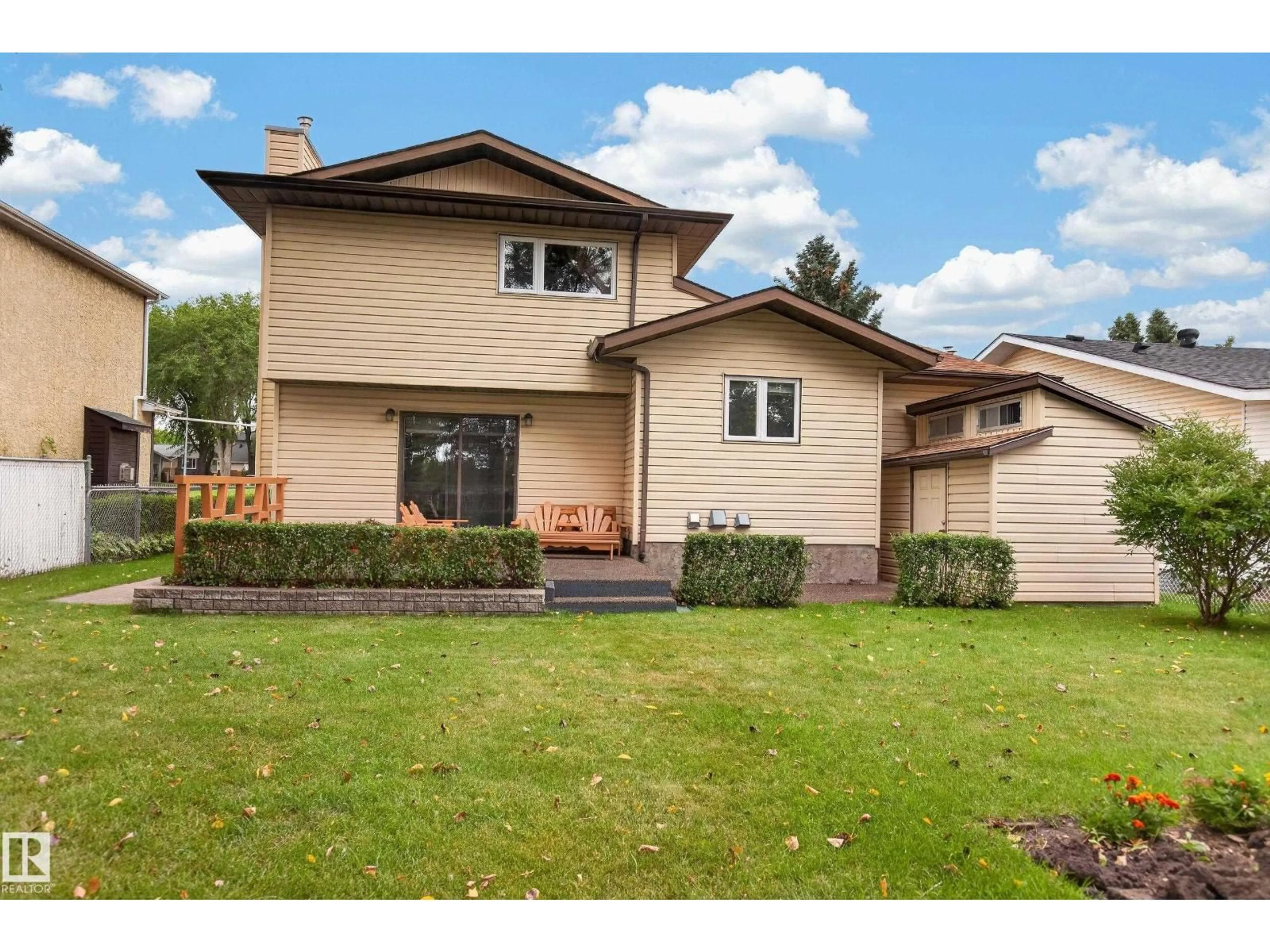 Home with vinyl exterior material, street for NW - 5712 123 AV, Edmonton Alberta T5W5G2