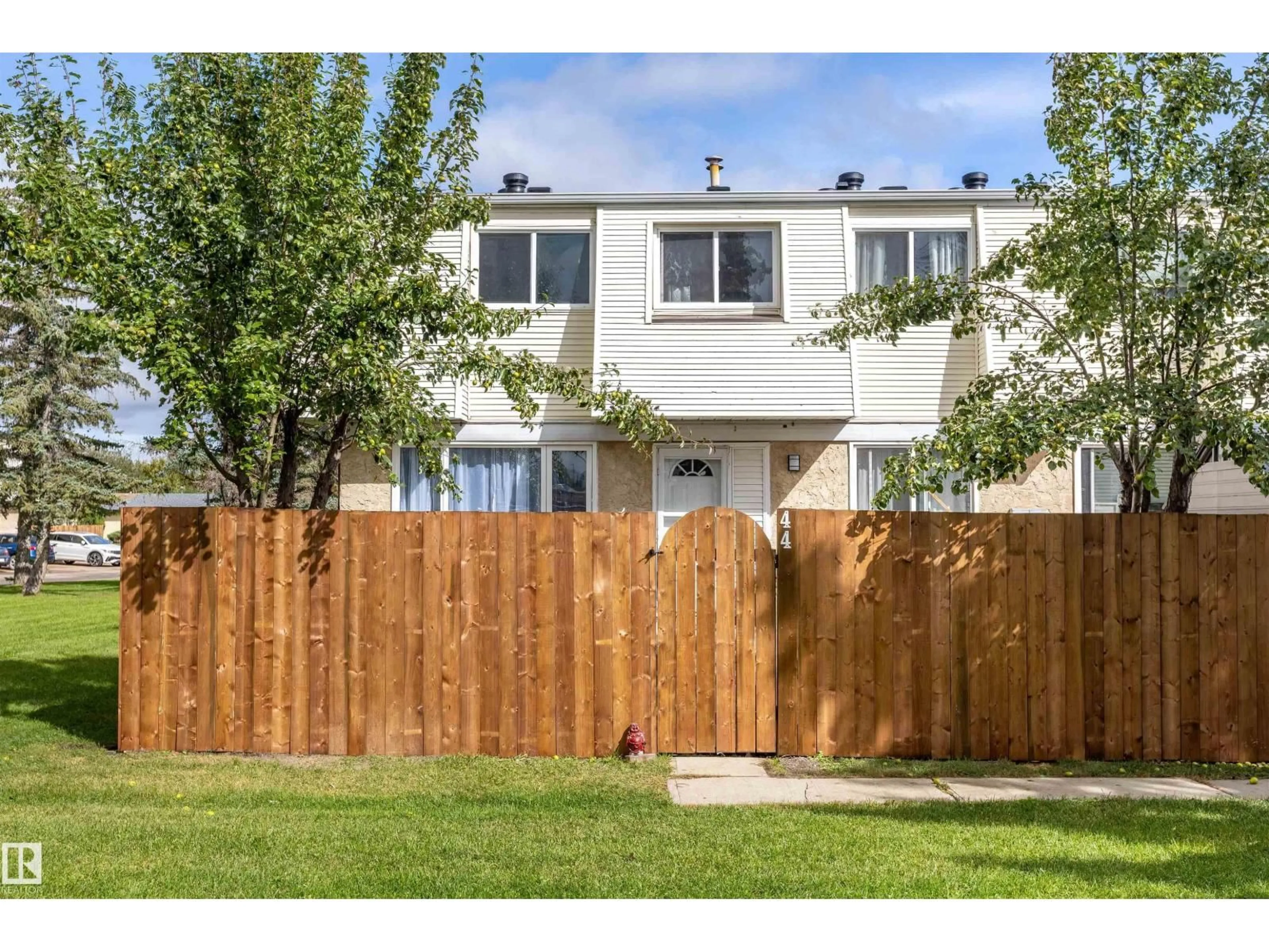 Home with vinyl exterior material, street for #44 - 650 GRANDIN DR, Morinville Alberta T8R1K5