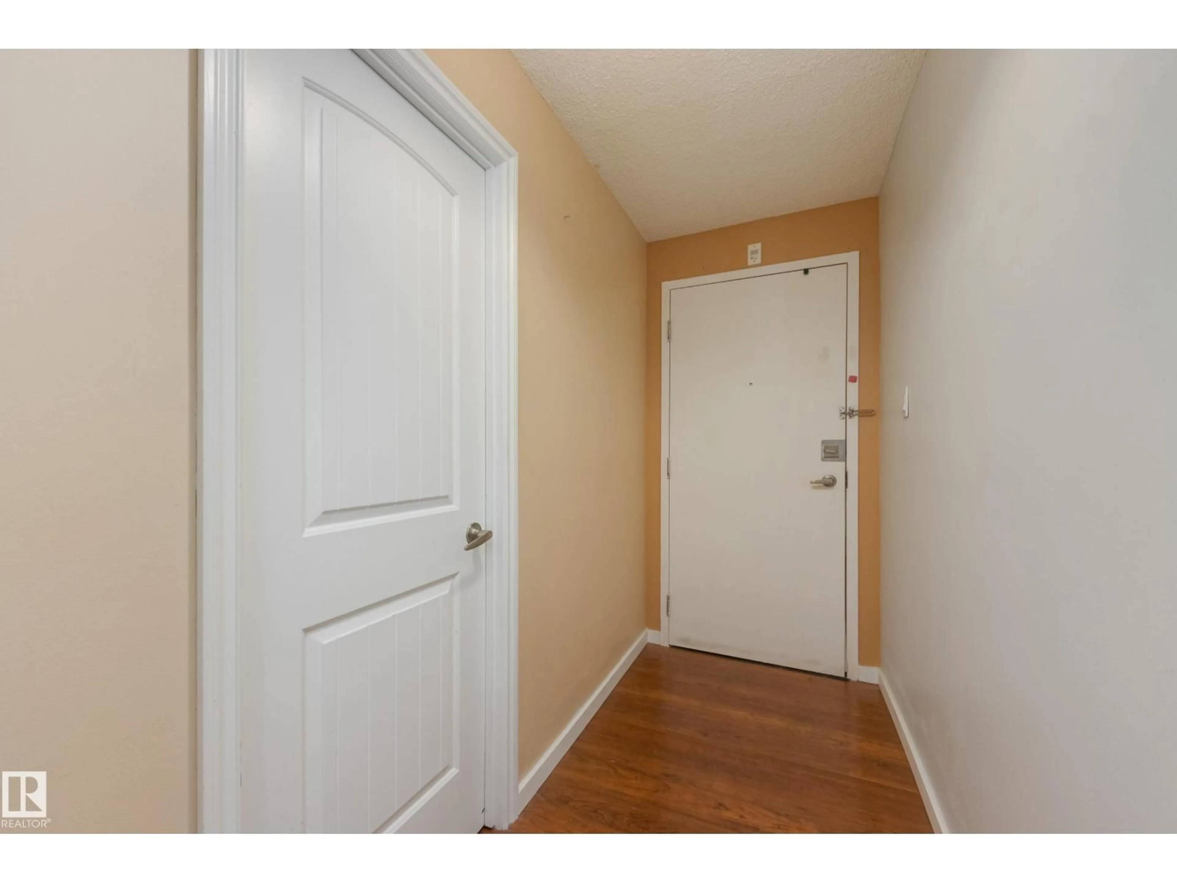 Indoor entryway for 1201 SASKATCHEWAN DR, Edmonton Alberta T6E4Y9