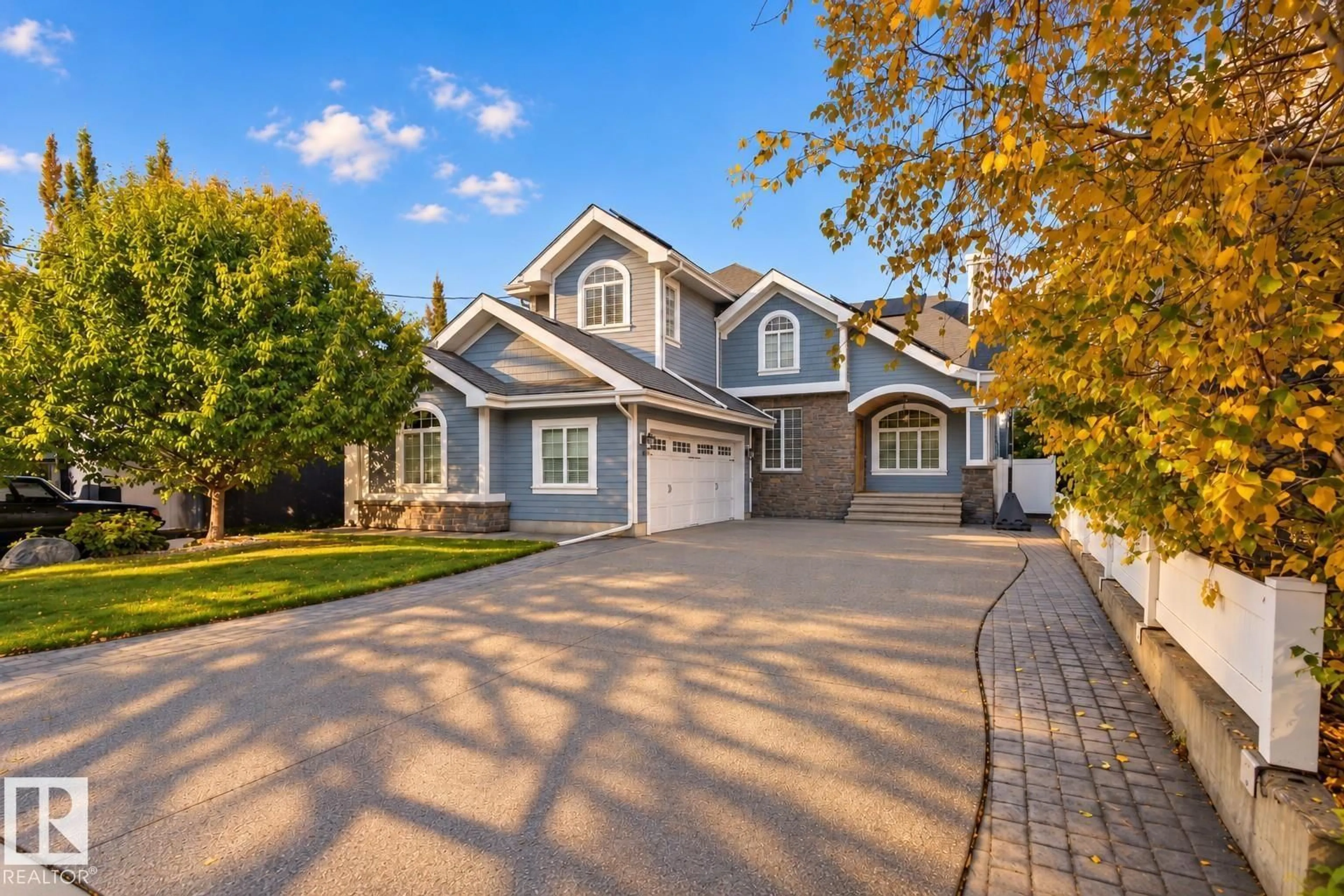 Home with vinyl exterior material, street for 9604 95 AV, Edmonton Alberta T6C2A4