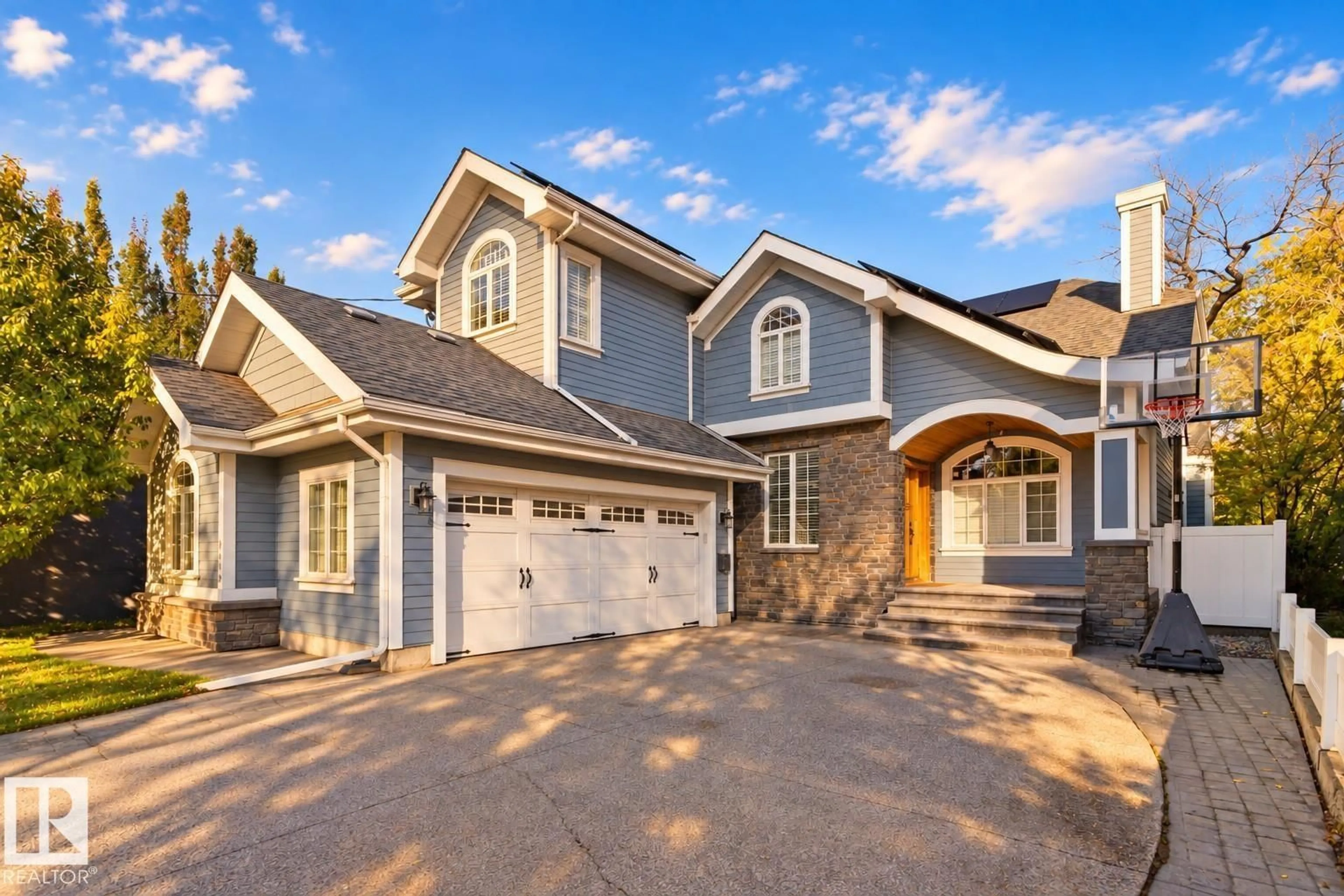 Home with vinyl exterior material, street for 9604 95 AV, Edmonton Alberta T6C2A4