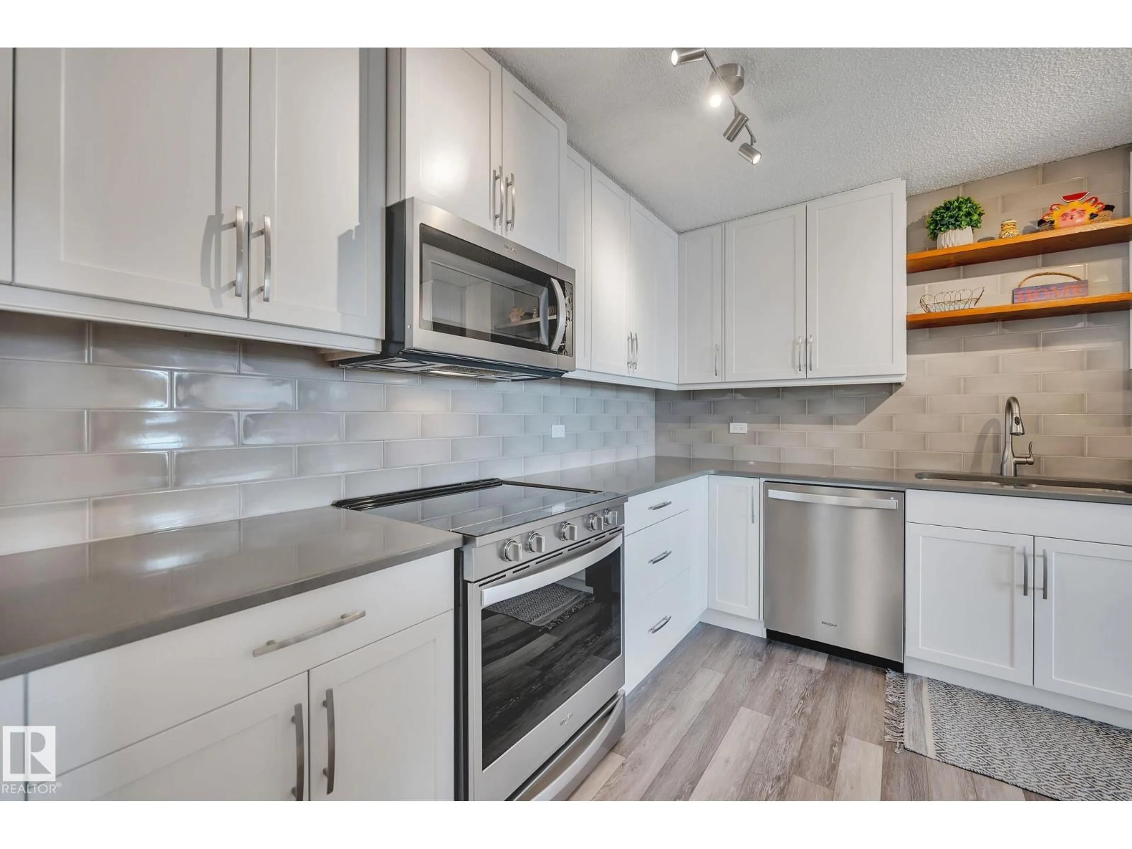 Unknown for 9923 - 2202 103 ST, Edmonton Alberta T5K2J3