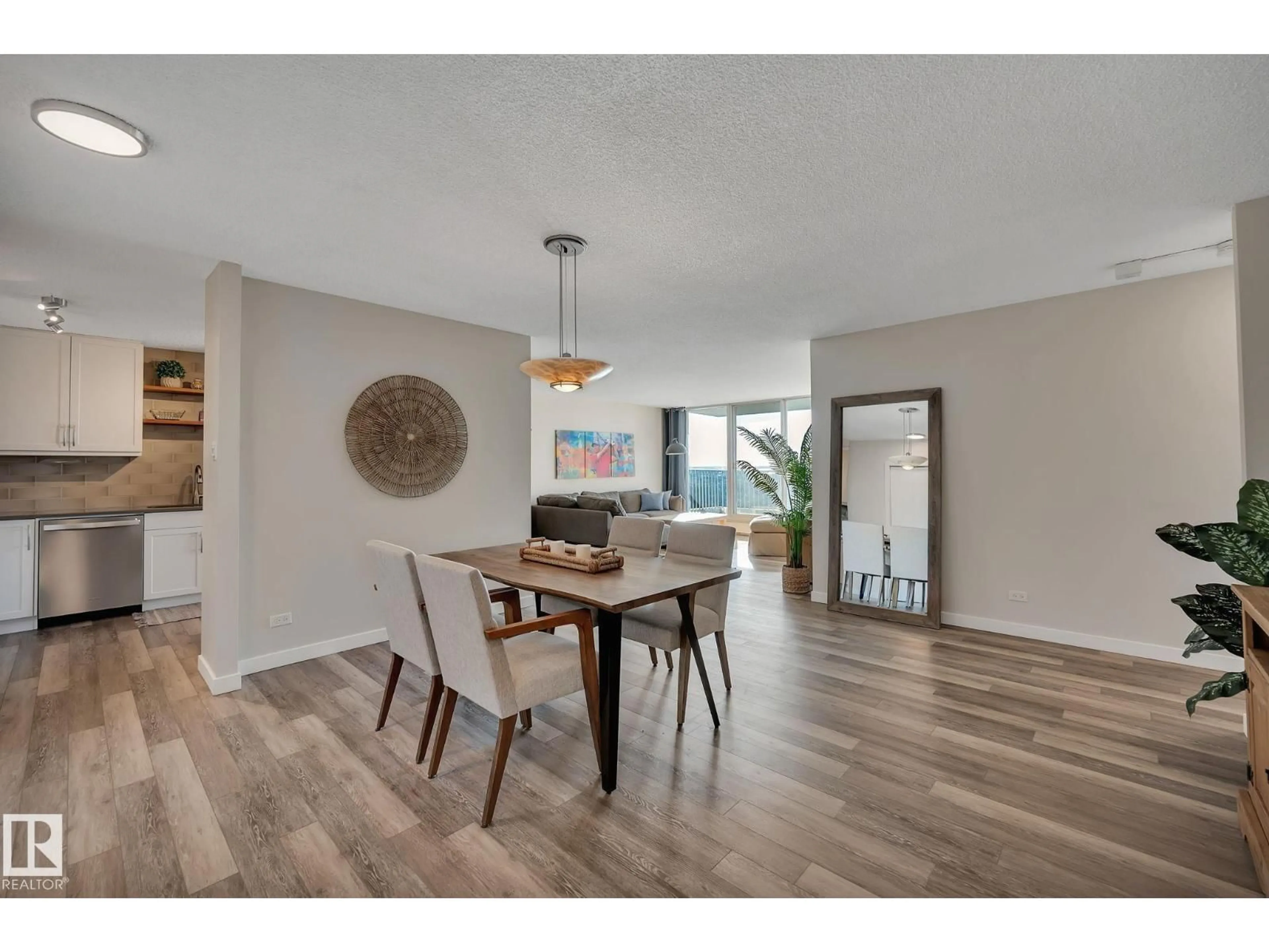 Unknown for 9923 - 2202 103 ST, Edmonton Alberta T5K2J3