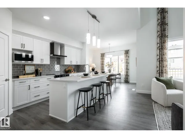 NW - 20823 40 AV, Edmonton 5