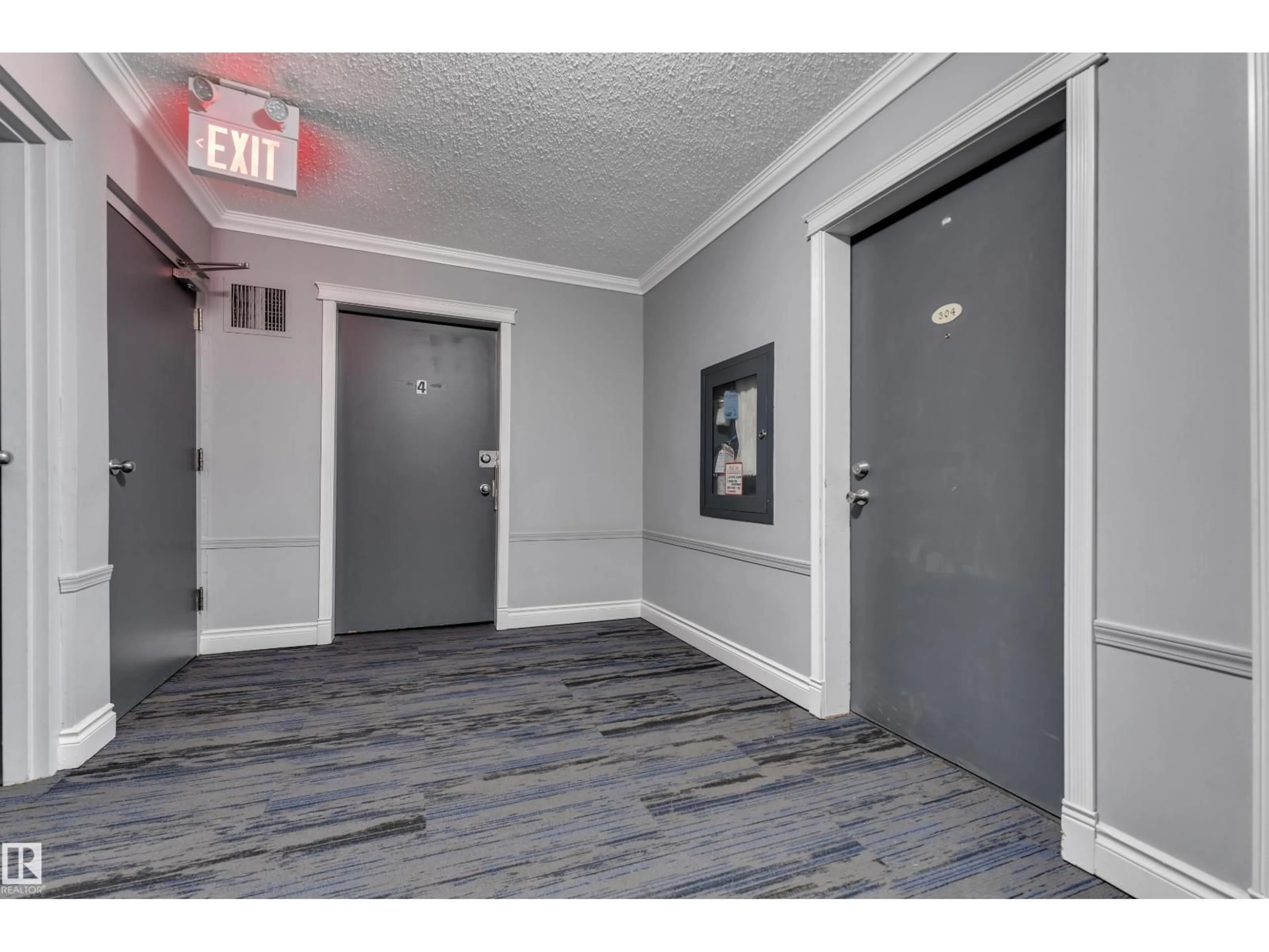 Indoor foyer for #304 - 10165 113 ST, Edmonton Alberta T5K1P1