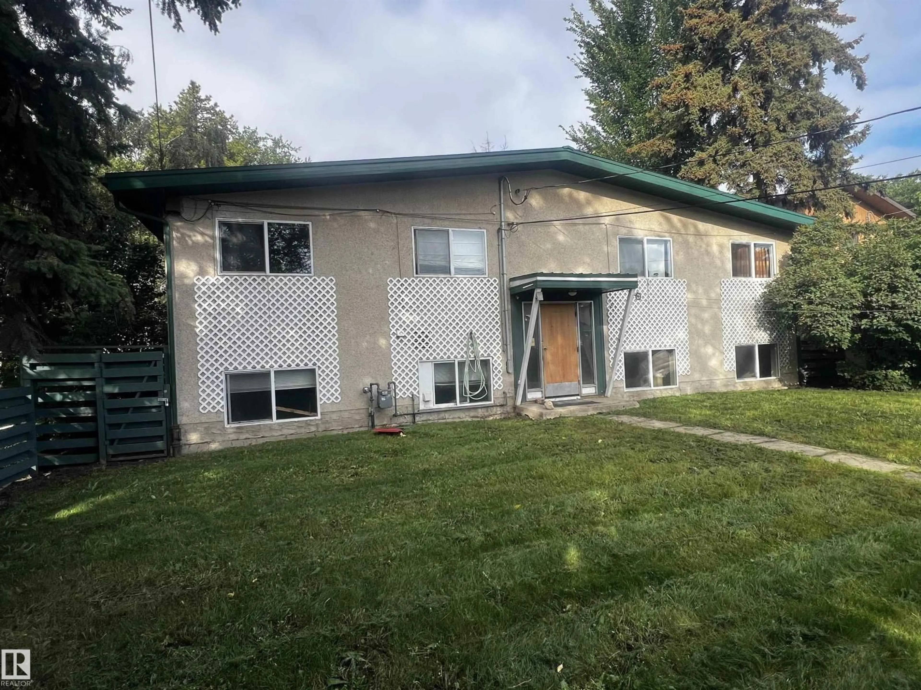 Home with vinyl exterior material, unknown for 12719 118 ST, Edmonton Alberta T5E5K9